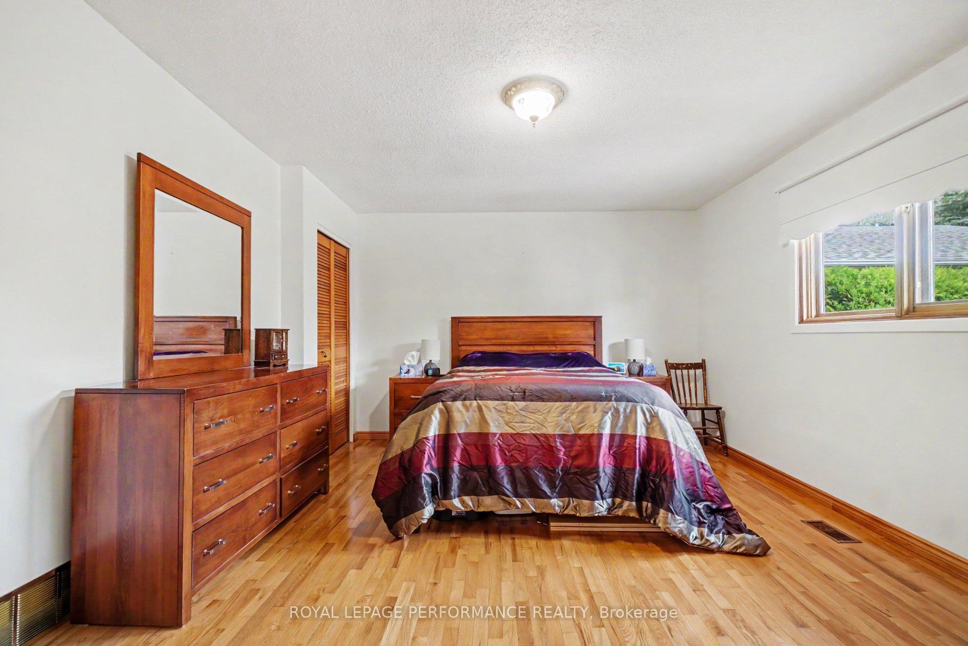 Photo 18 of 1599 Maxime Street, Ottawa, Pineview — HOMEH