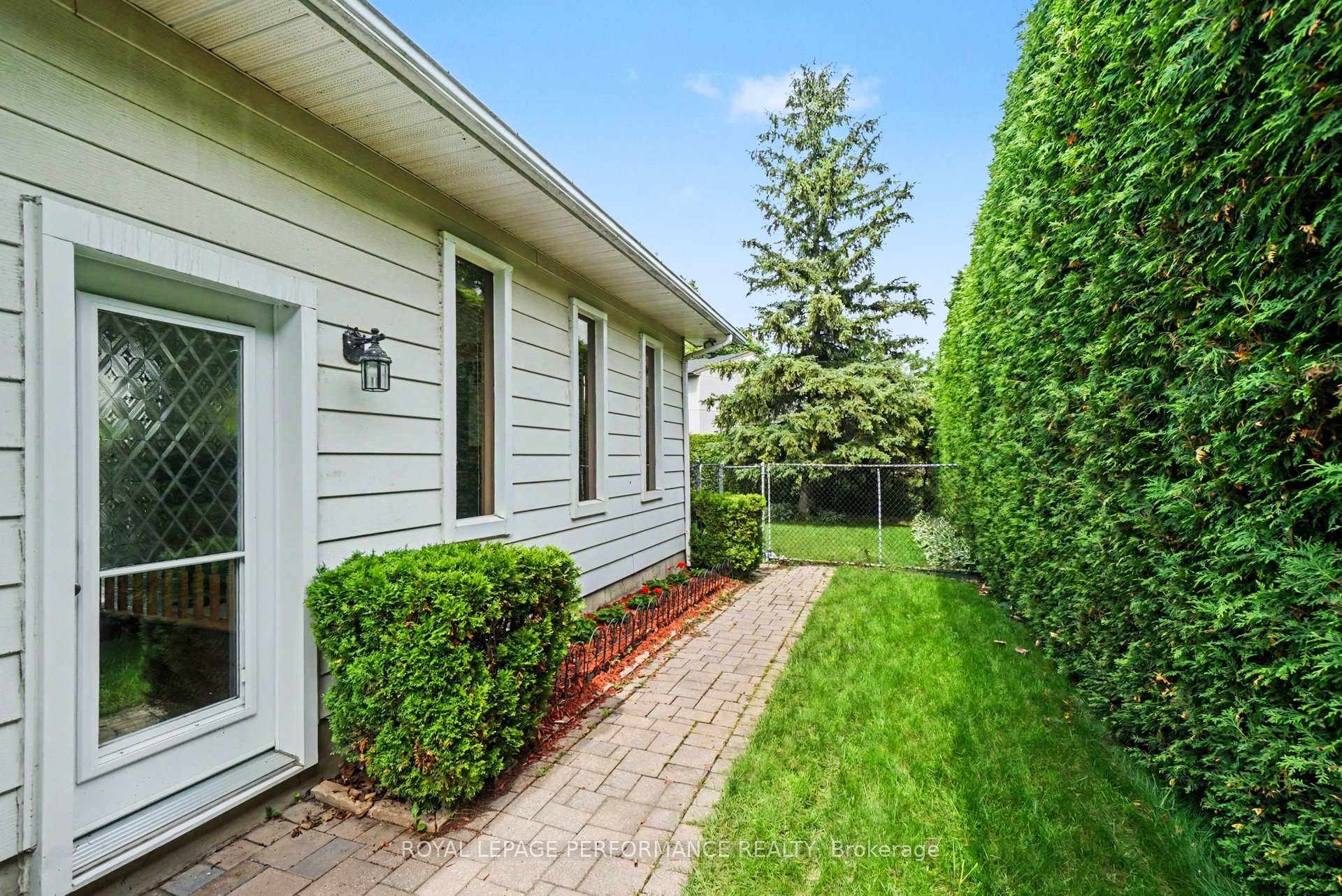 Photo 28 of 1599 Maxime Street, Ottawa, Pineview — HOMEH