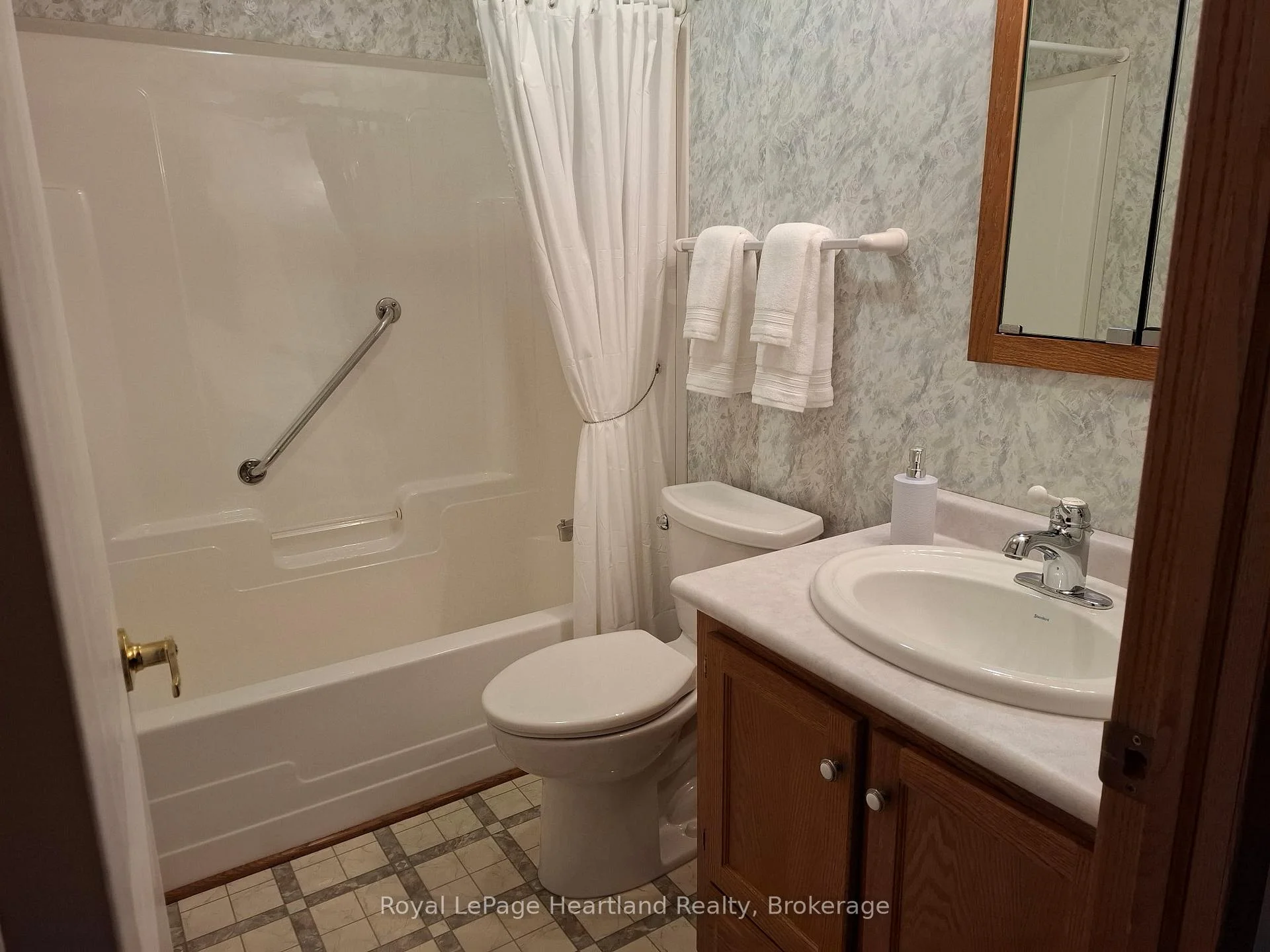 Photo 13 of 65 Cherokee Lane, Ashfield-Colborne-Wawanosh, Colborne — HOMEH