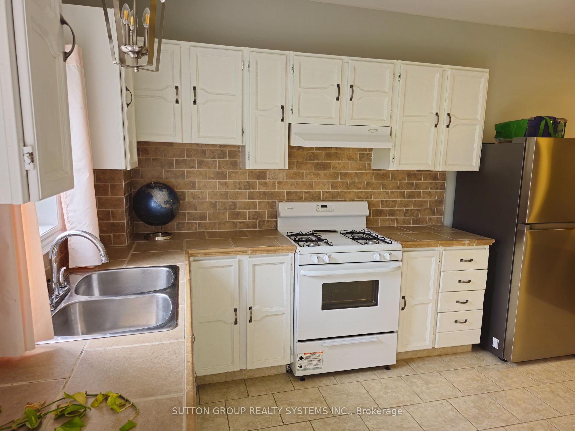 Photo 3 of Unit Lower, 8879 Heritage Road, Brampton, Bram West — HOMEH