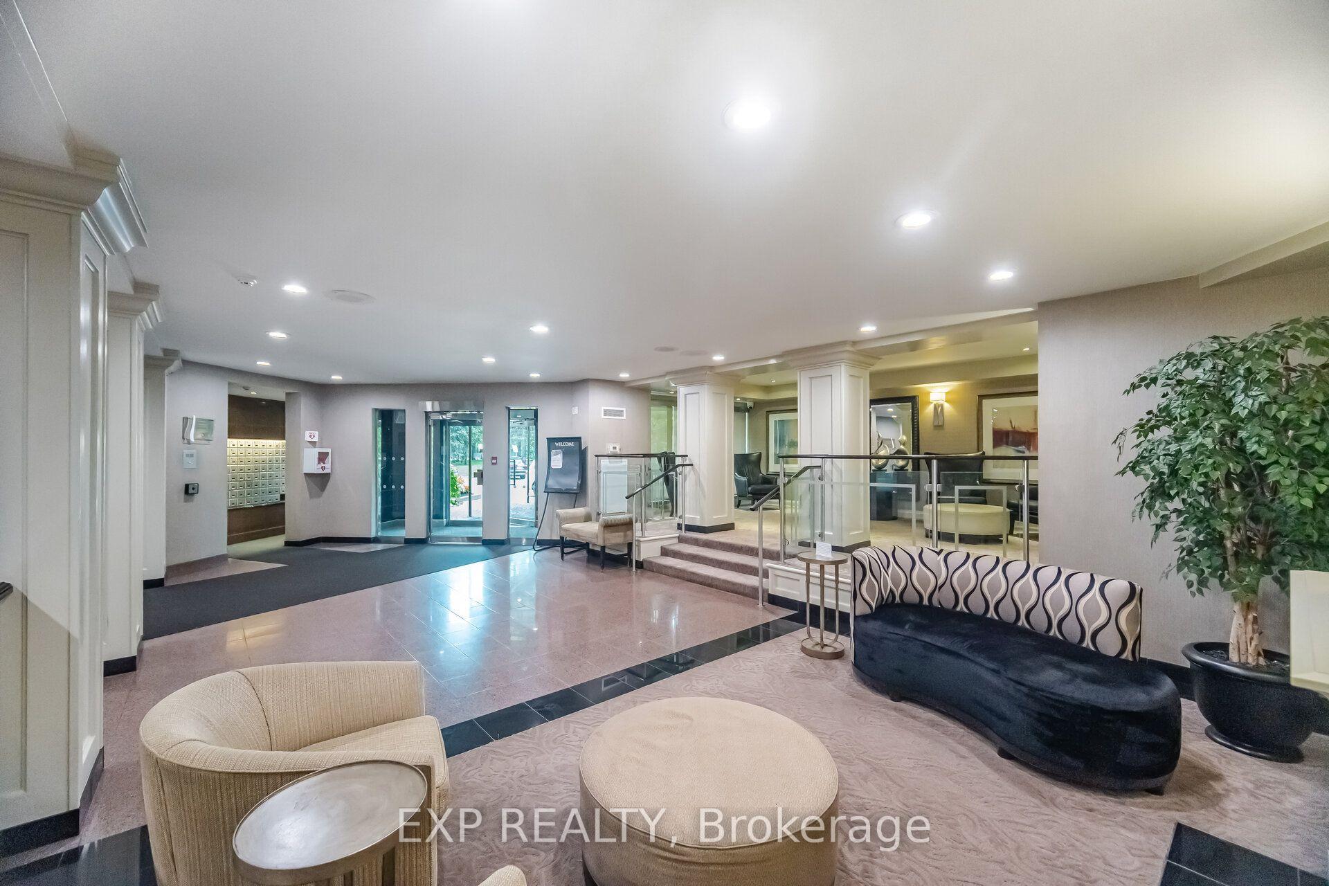 Photo 6 of Unit 410, 7440 Bathurst Street, Vaughan, Brownridge — HOMEH
