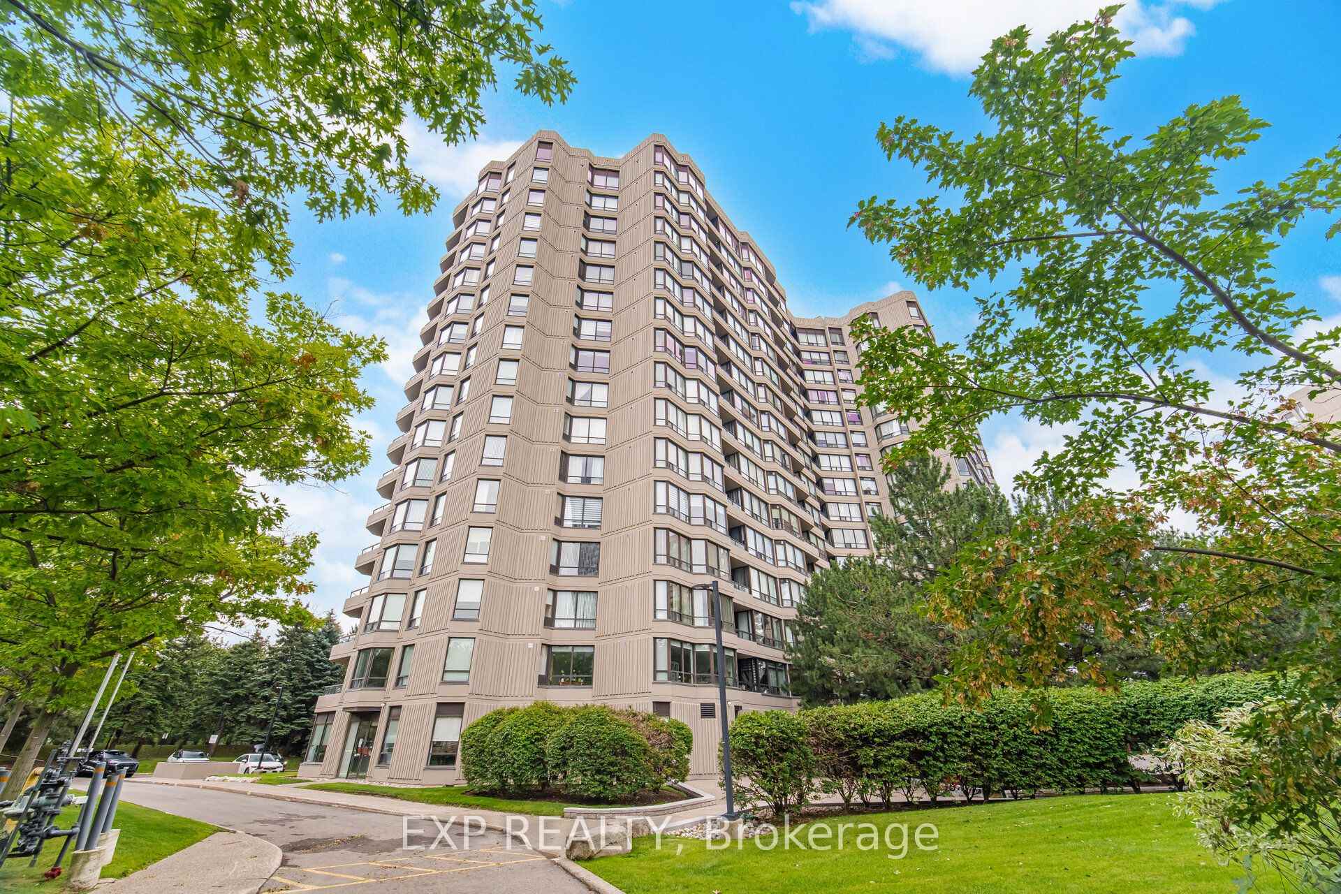 Photo 3 of Unit 410, 7440 Bathurst Street, Vaughan, Brownridge — HOMEH