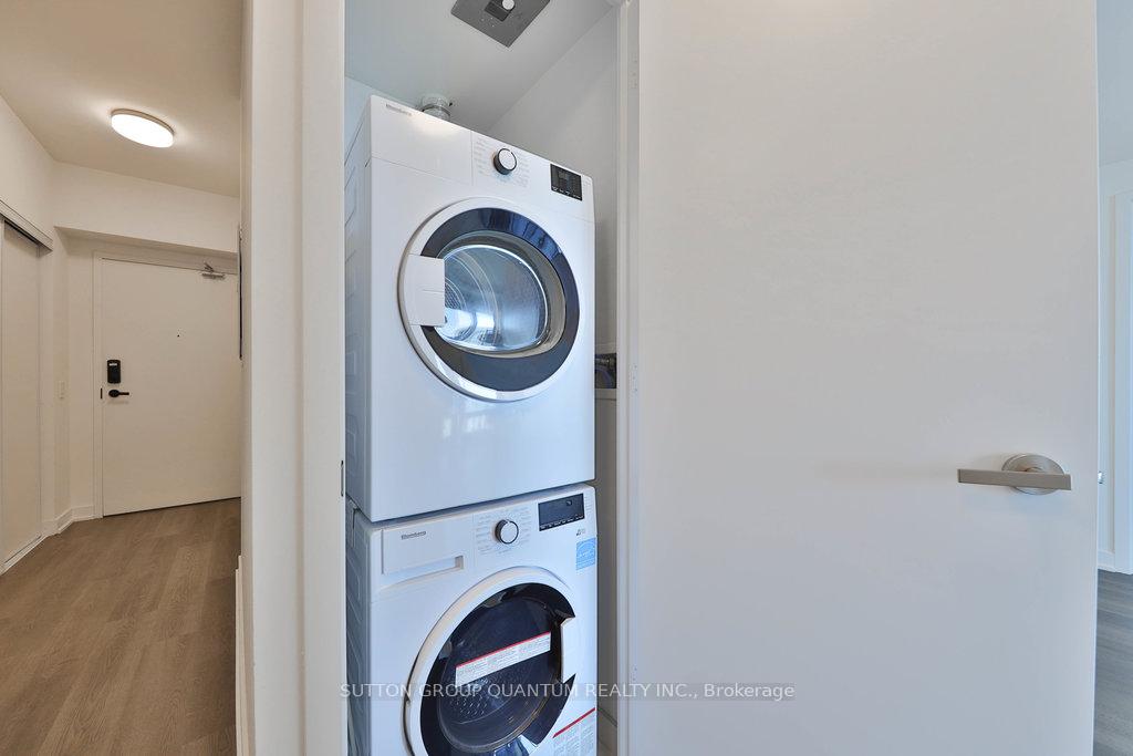 Photo 9 of Unit 4001, 3900 Confederation Parkway, Mississauga, City Centre — HOMEH