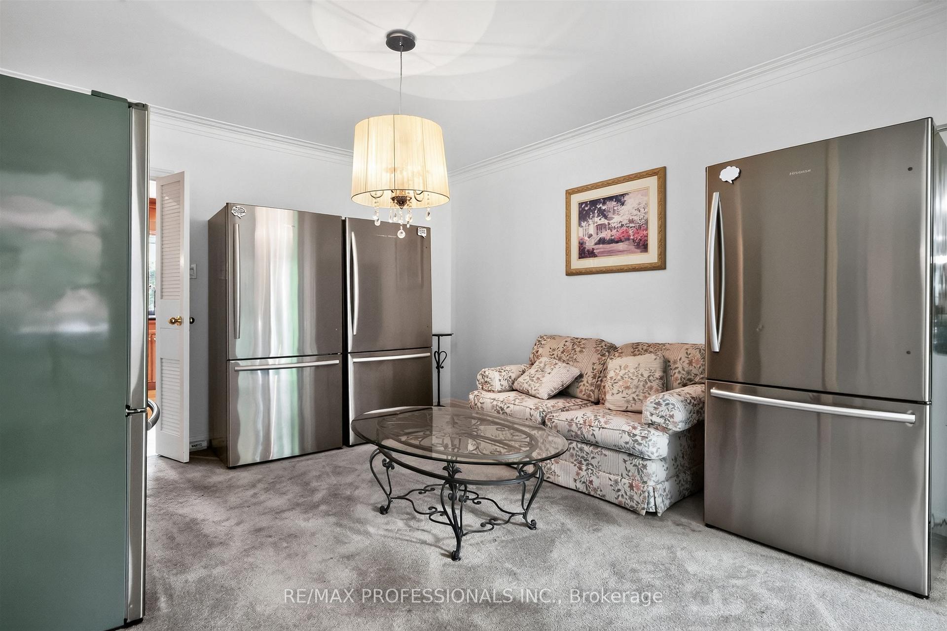 Photo 10 of 89 Valecrest Drive, Etobicoke, Edenbridge-Humber Valley — HOMEH