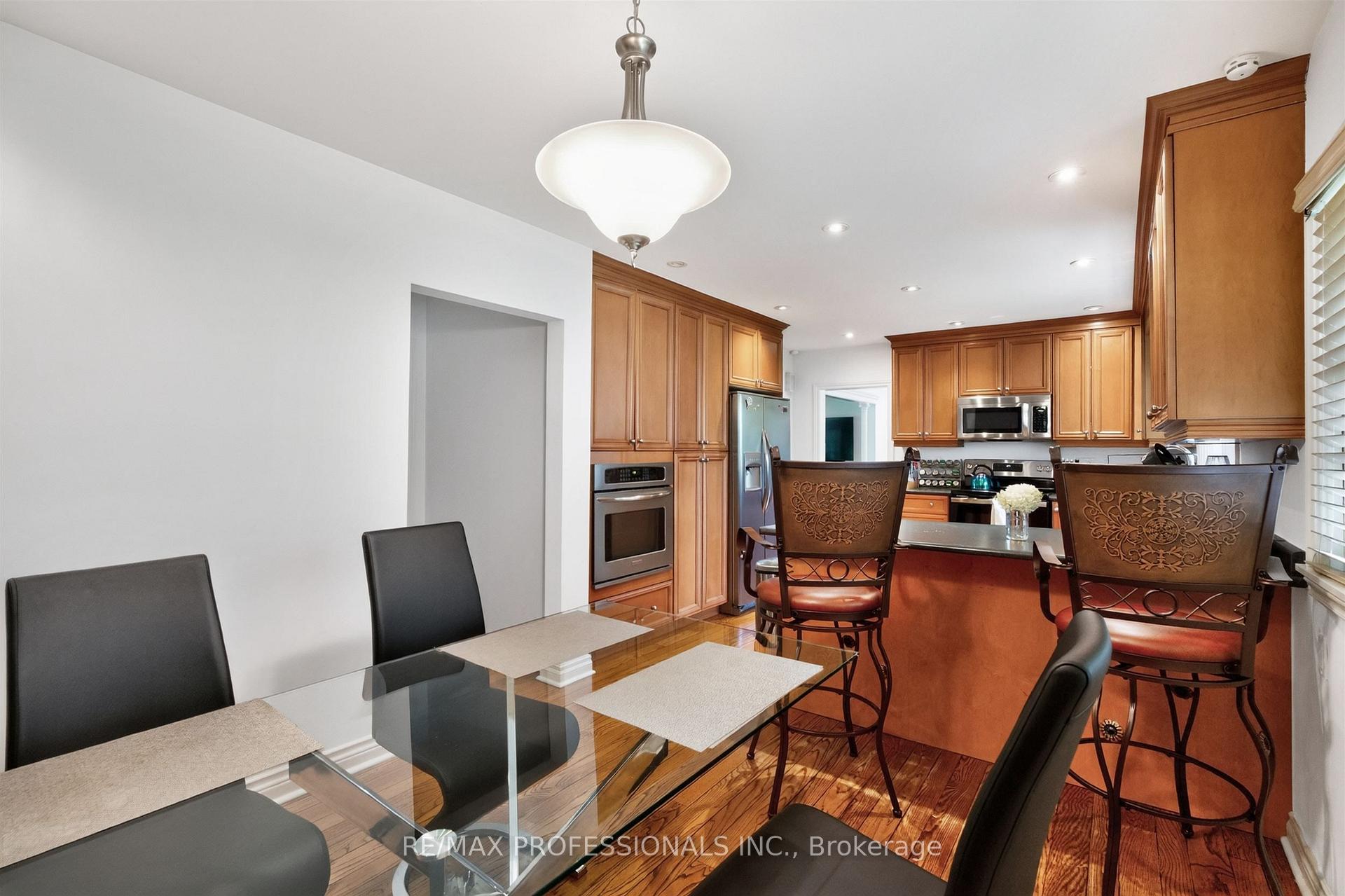 Photo 14 of 89 Valecrest Drive, Etobicoke, Edenbridge-Humber Valley — HOMEH