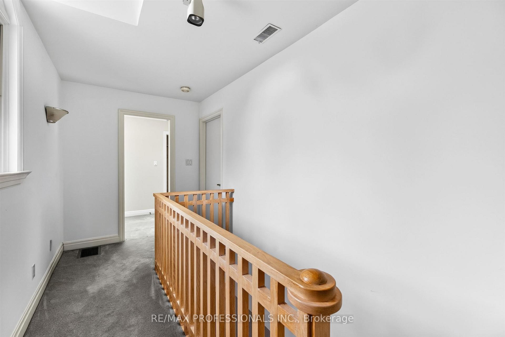 Photo 16 of 89 Valecrest Drive, Etobicoke, Edenbridge-Humber Valley — HOMEH