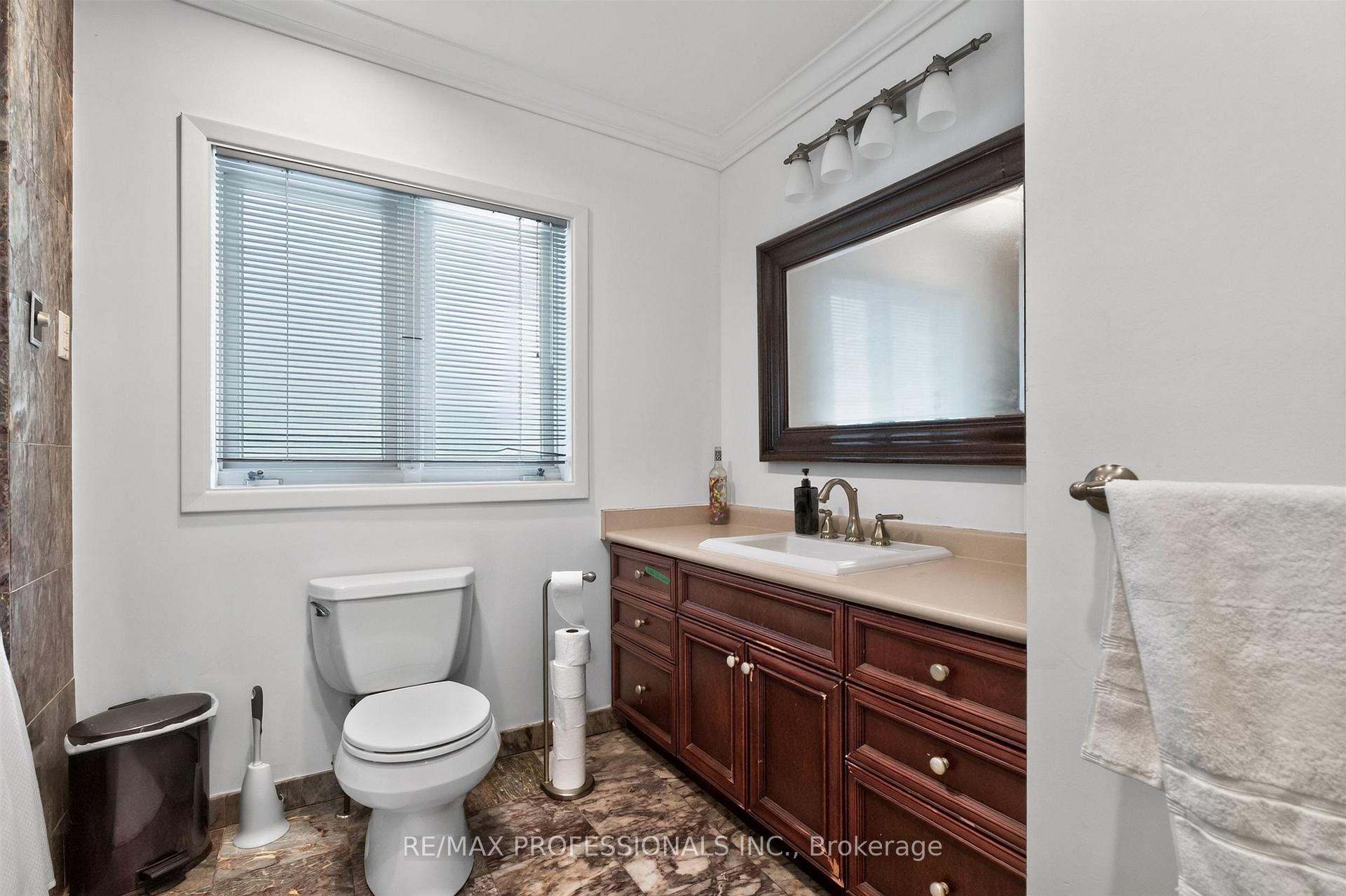 Photo 18 of 89 Valecrest Drive, Etobicoke, Edenbridge-Humber Valley — HOMEH