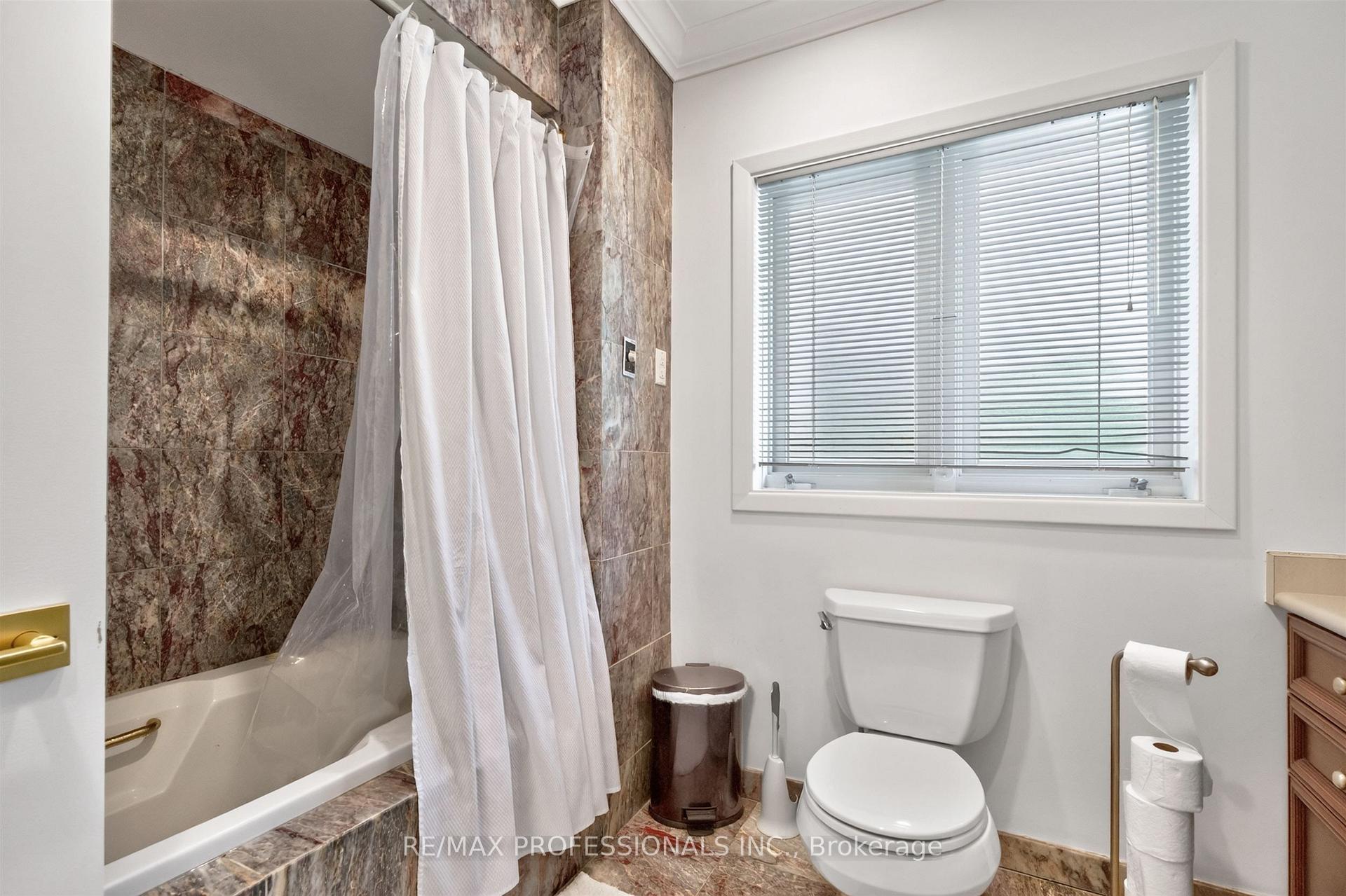 Photo 19 of 89 Valecrest Drive, Etobicoke, Edenbridge-Humber Valley — HOMEH