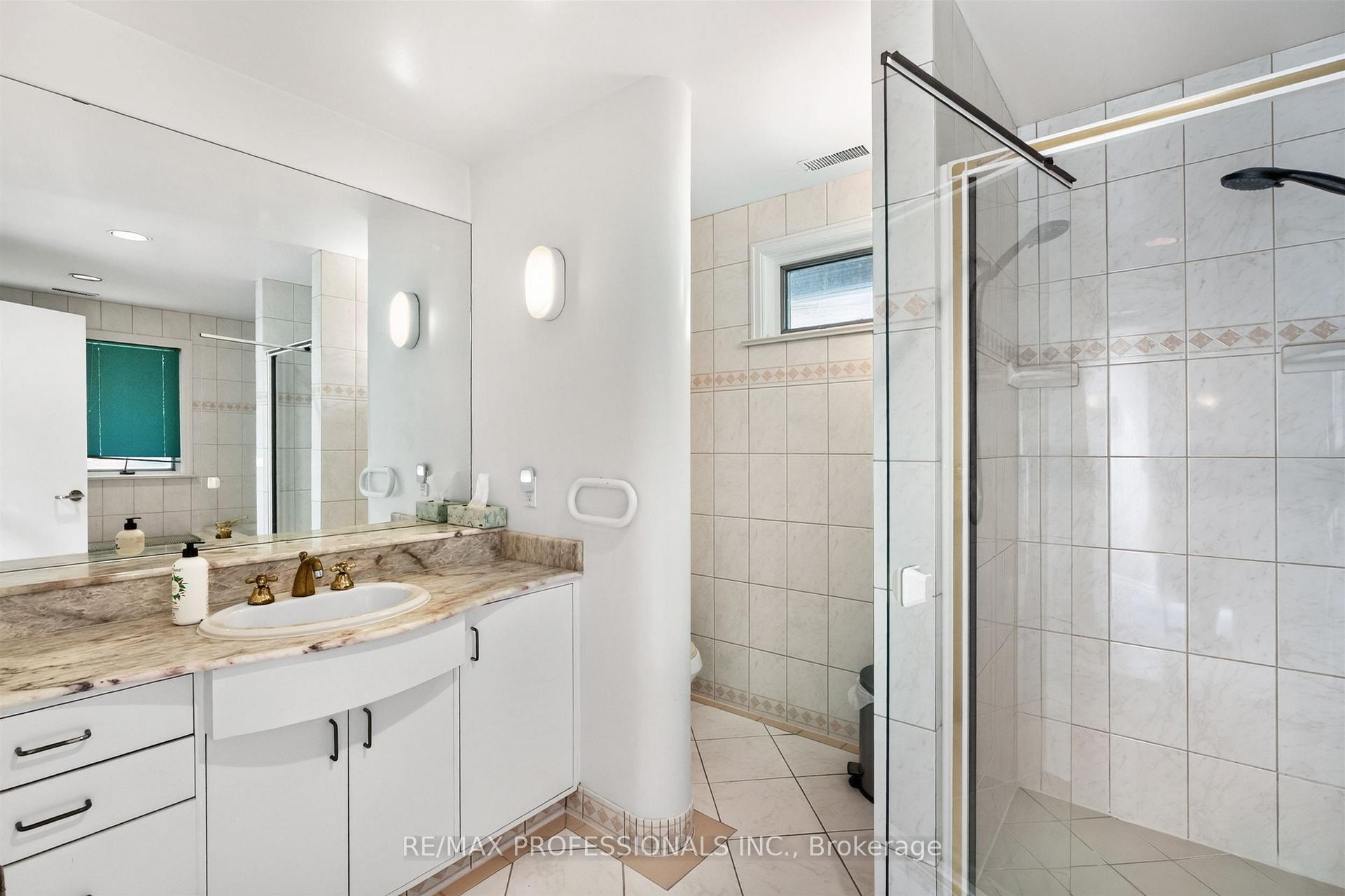 Photo 20 of 89 Valecrest Drive, Etobicoke, Edenbridge-Humber Valley — HOMEH