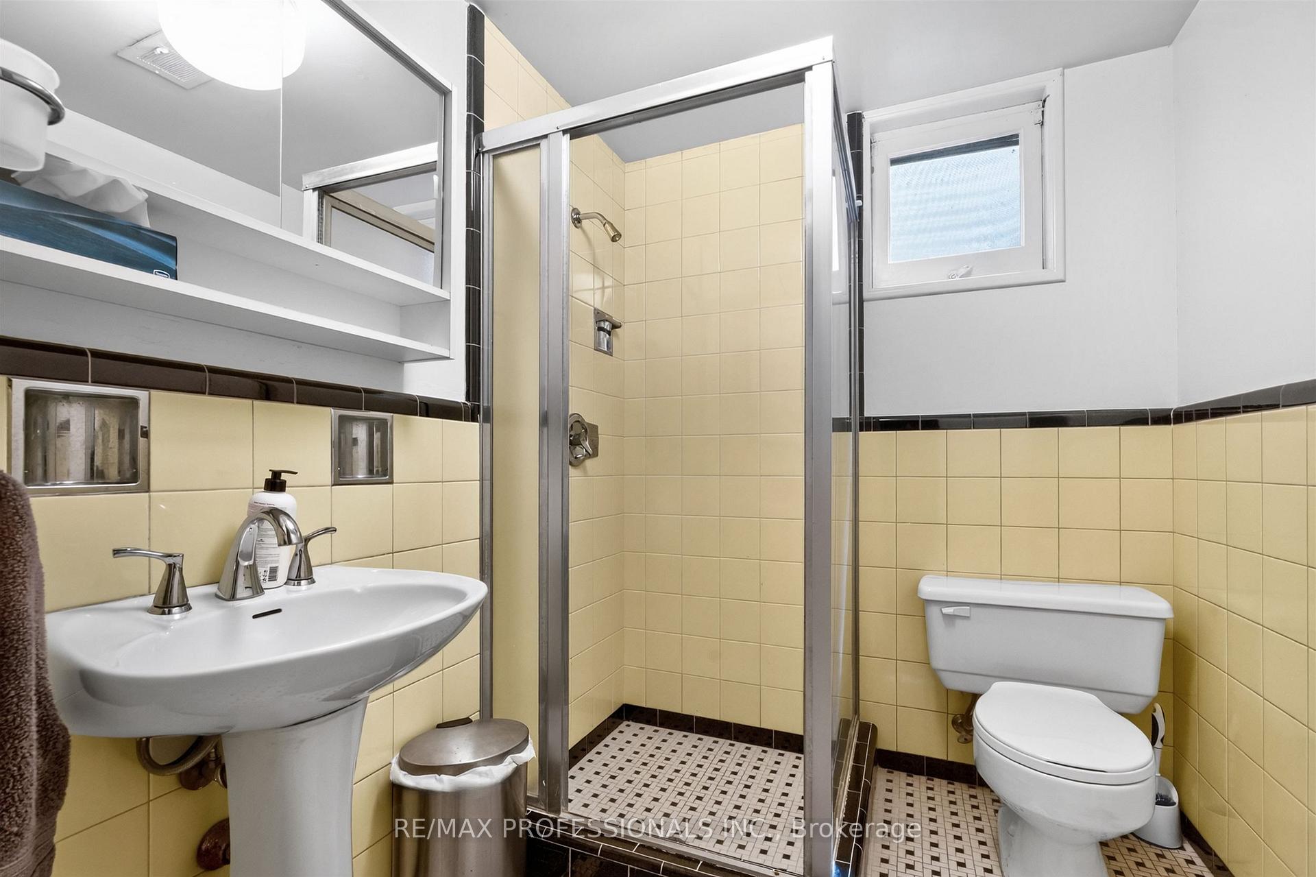 Photo 27 of 89 Valecrest Drive, Etobicoke, Edenbridge-Humber Valley — HOMEH