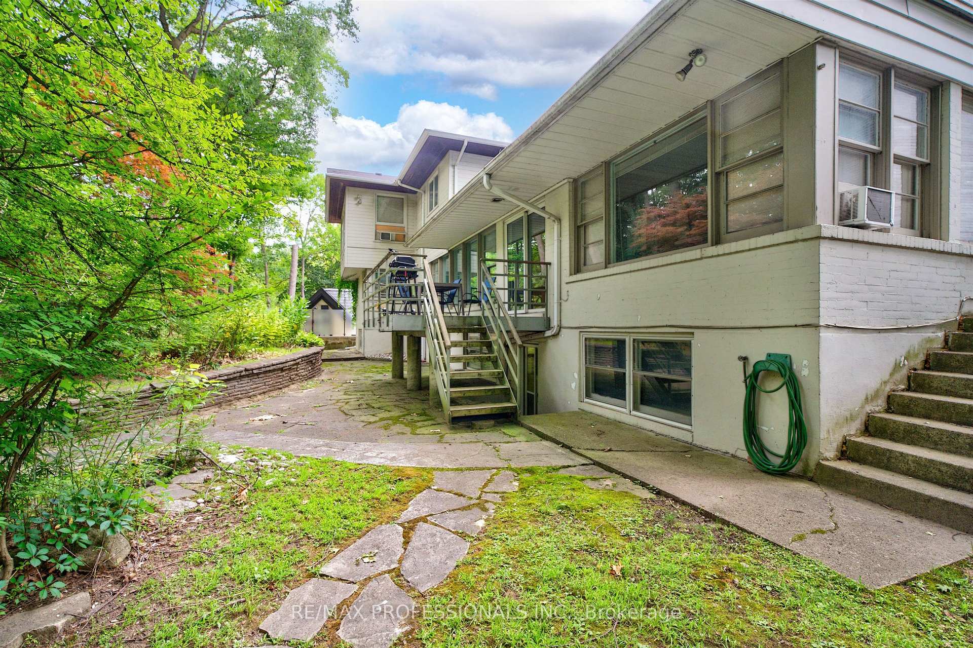 Photo 32 of 89 Valecrest Drive, Etobicoke, Edenbridge-Humber Valley — HOMEH