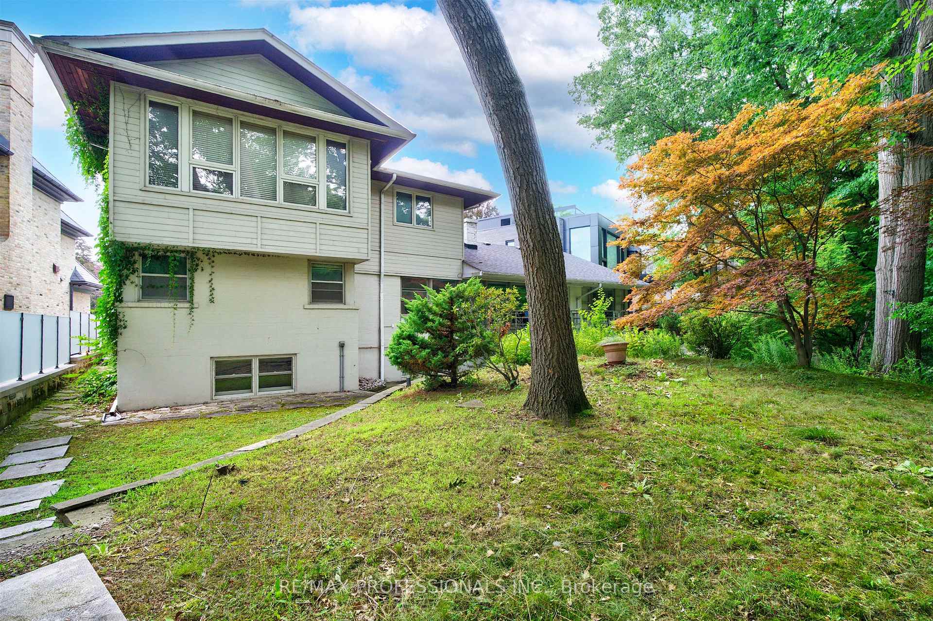 Photo 33 of 89 Valecrest Drive, Etobicoke, Edenbridge-Humber Valley — HOMEH