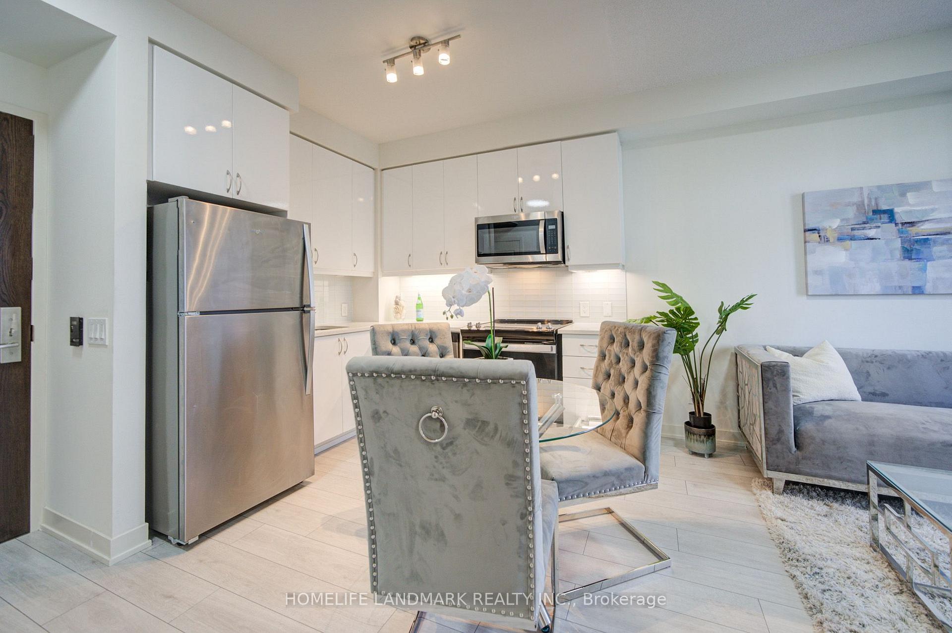 Photo 3 of Unit 818, 4955 yonge Street, North York, Willowdale East — HOMEH