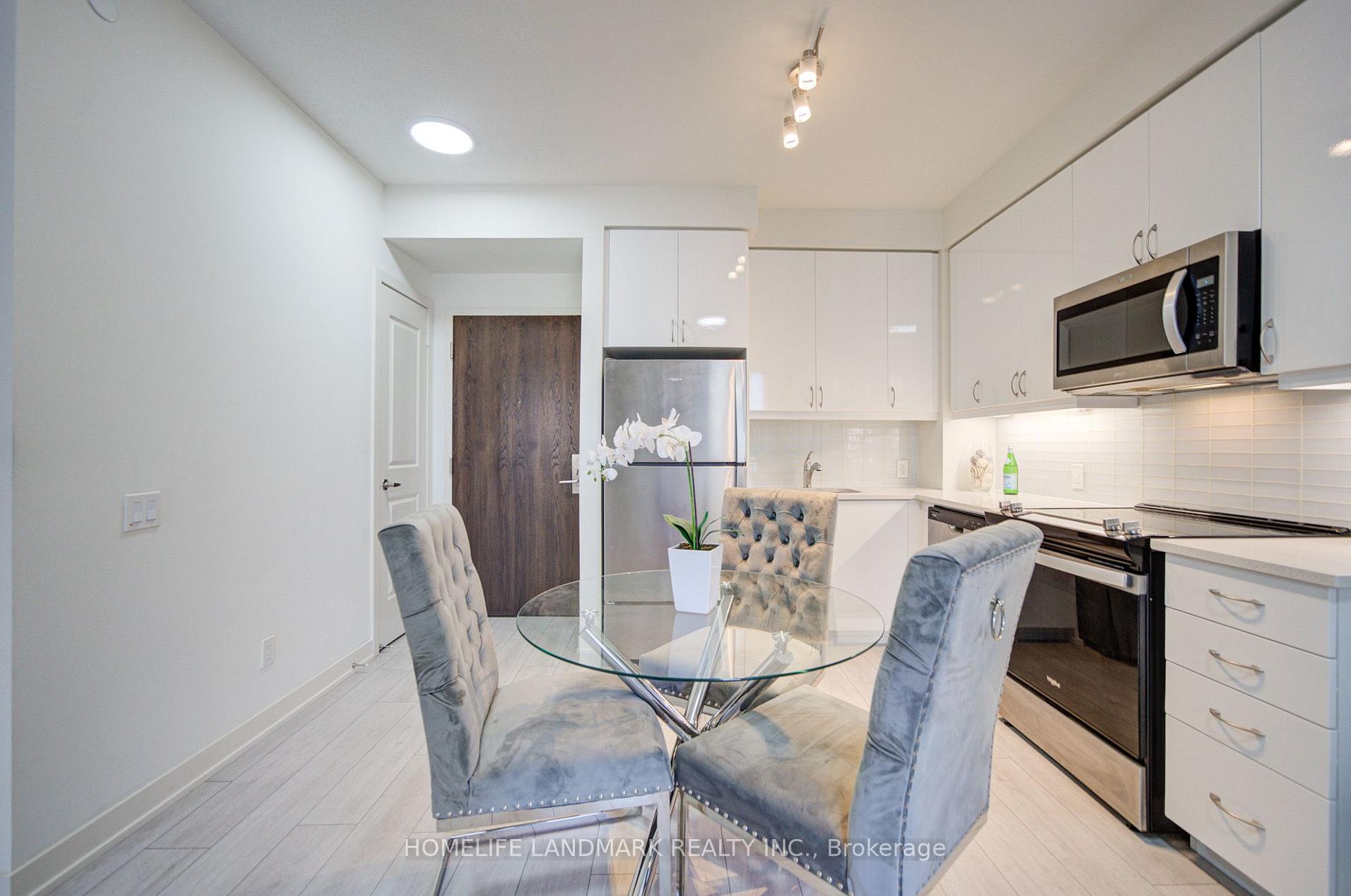 Photo 5 of Unit 818, 4955 yonge Street, North York, Willowdale East — HOMEH