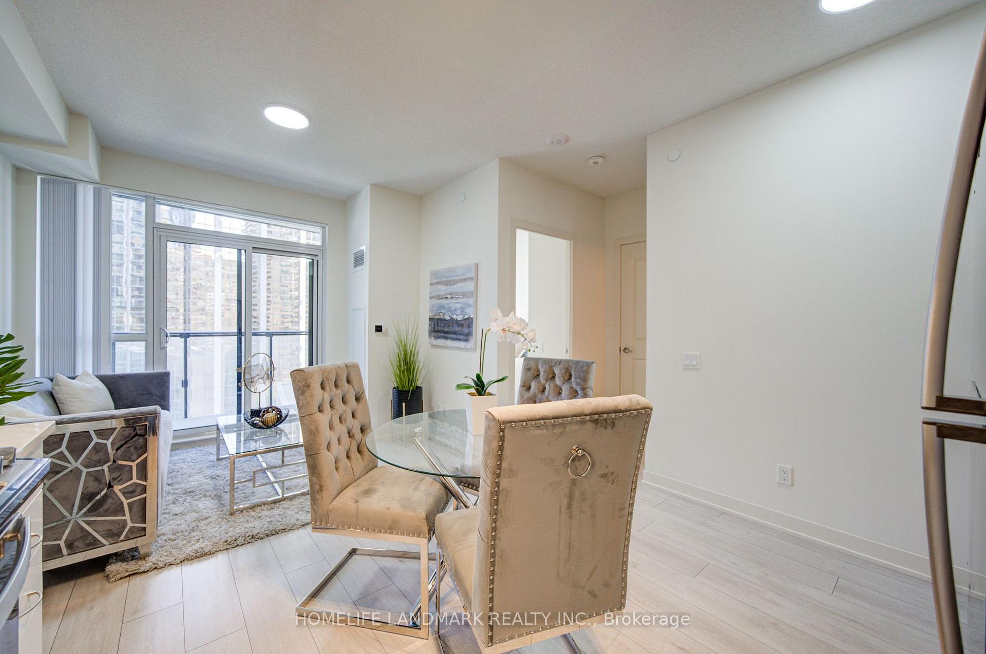 Photo 7 of Unit 818, 4955 yonge Street, North York, Willowdale East — HOMEH