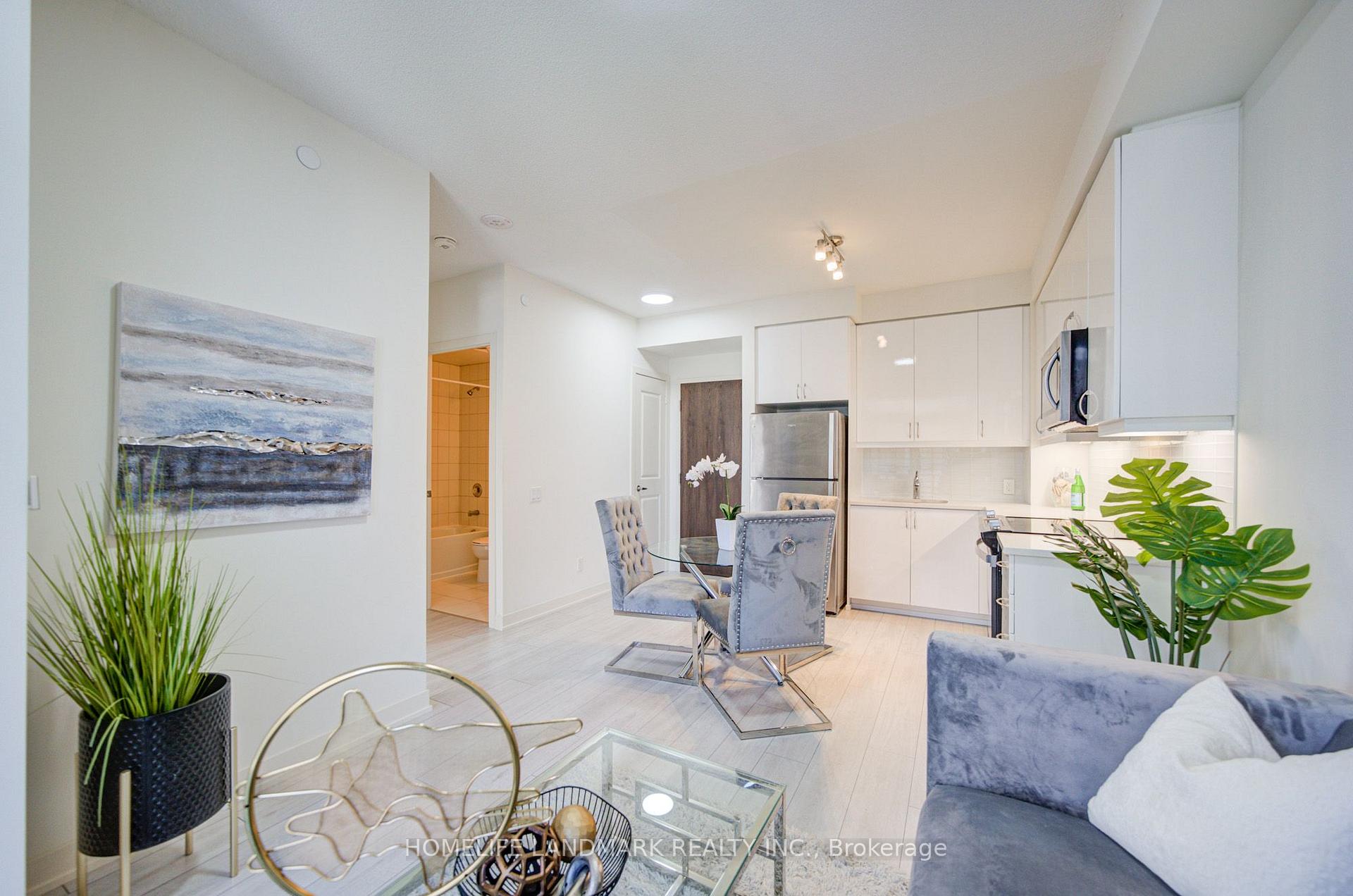 Photo 11 of Unit 818, 4955 yonge Street, North York, Willowdale East — HOMEH