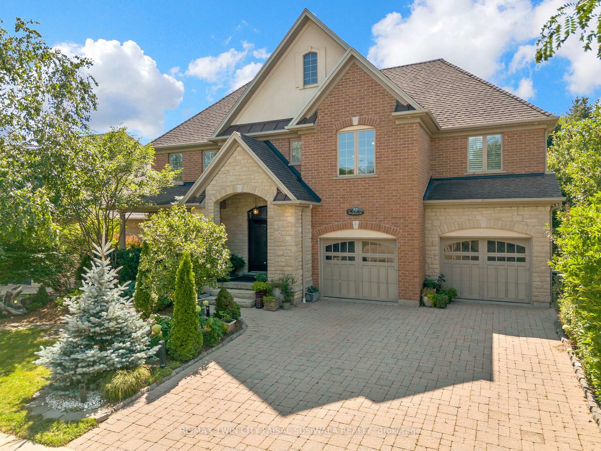 Photo 1 of 32 Pennsylvania Crescent, Kitchener, Pioneer Tower West — HOMEH