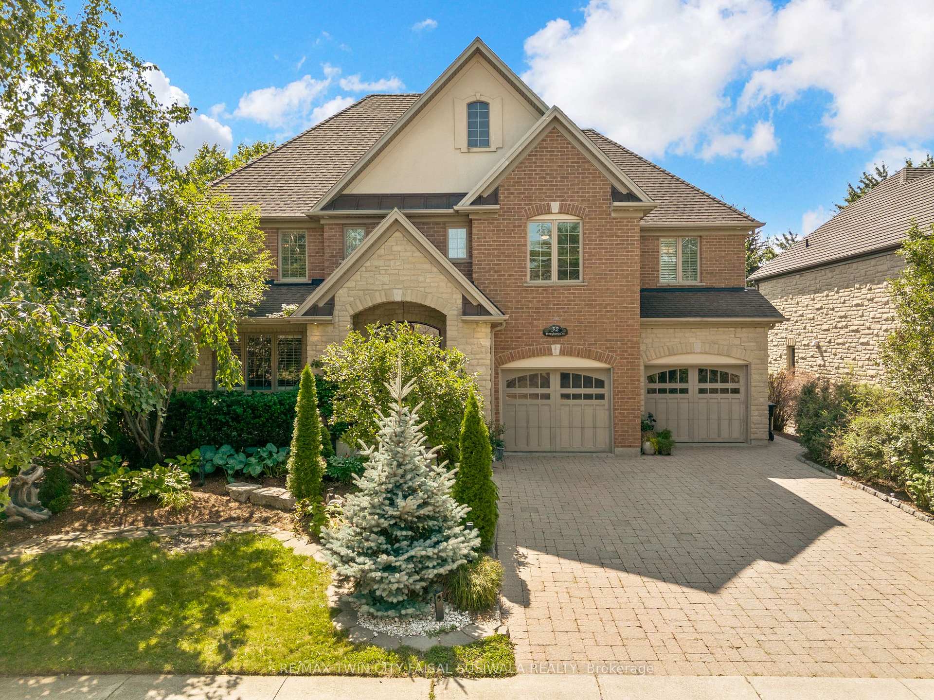 Photo 2 of 32 Pennsylvania Crescent, Kitchener, Pioneer Tower West — HOMEH