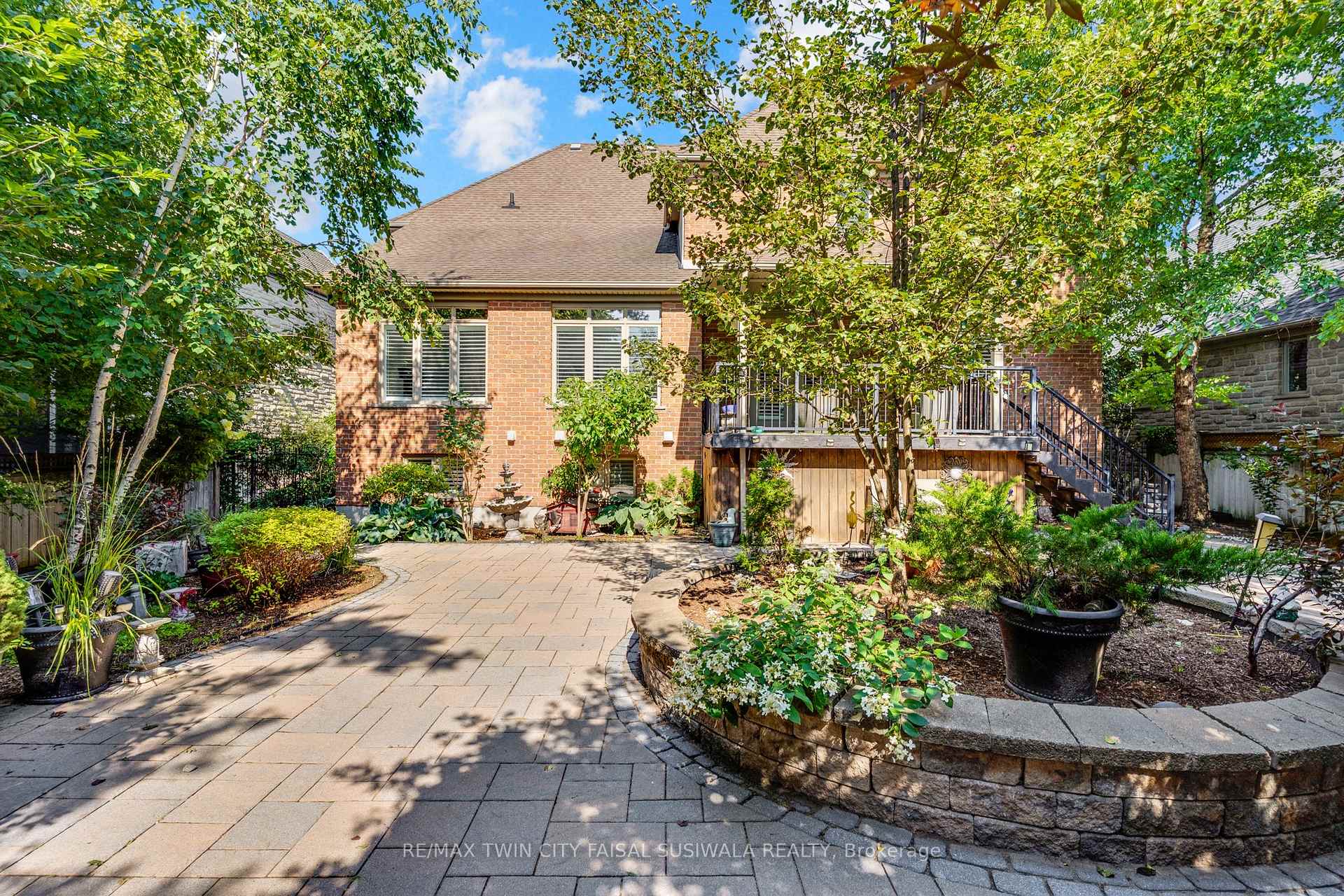 Photo 4 of 32 Pennsylvania Crescent, Kitchener, Pioneer Tower West — HOMEH