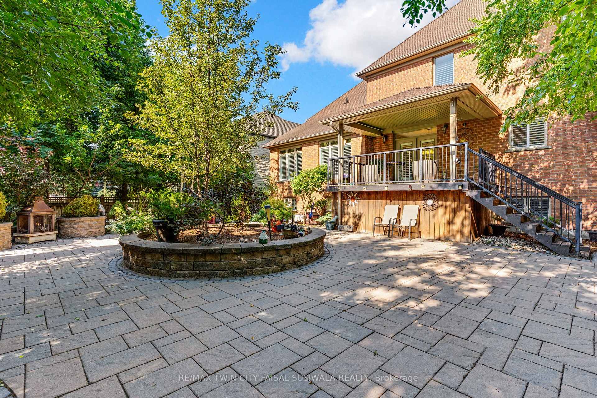 Photo 5 of 32 Pennsylvania Crescent, Kitchener, Pioneer Tower West — HOMEH