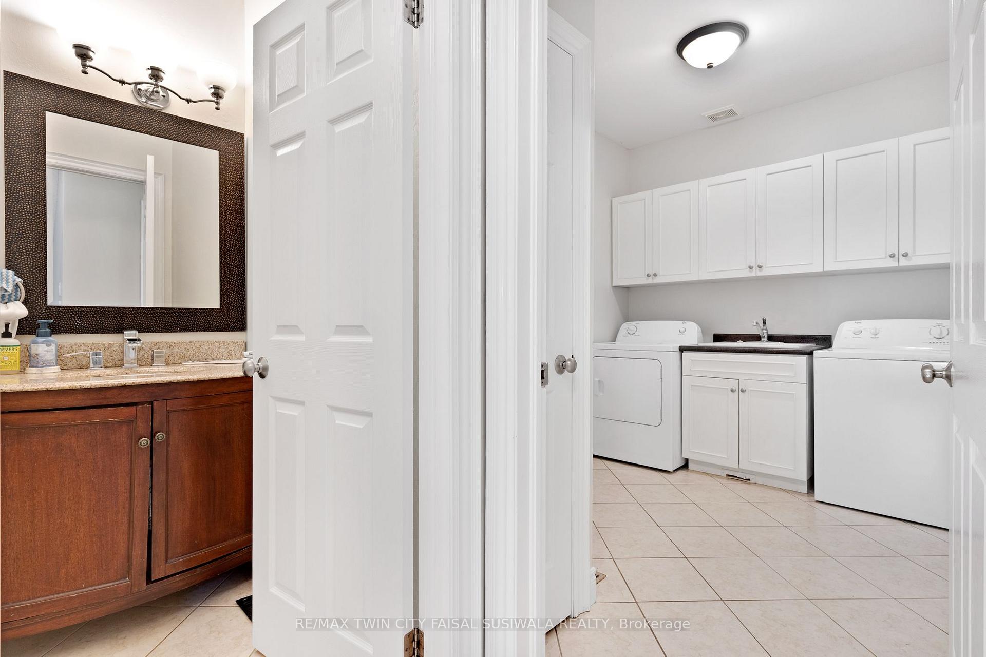 Photo 19 of 32 Pennsylvania Crescent, Kitchener, Pioneer Tower West — HOMEH