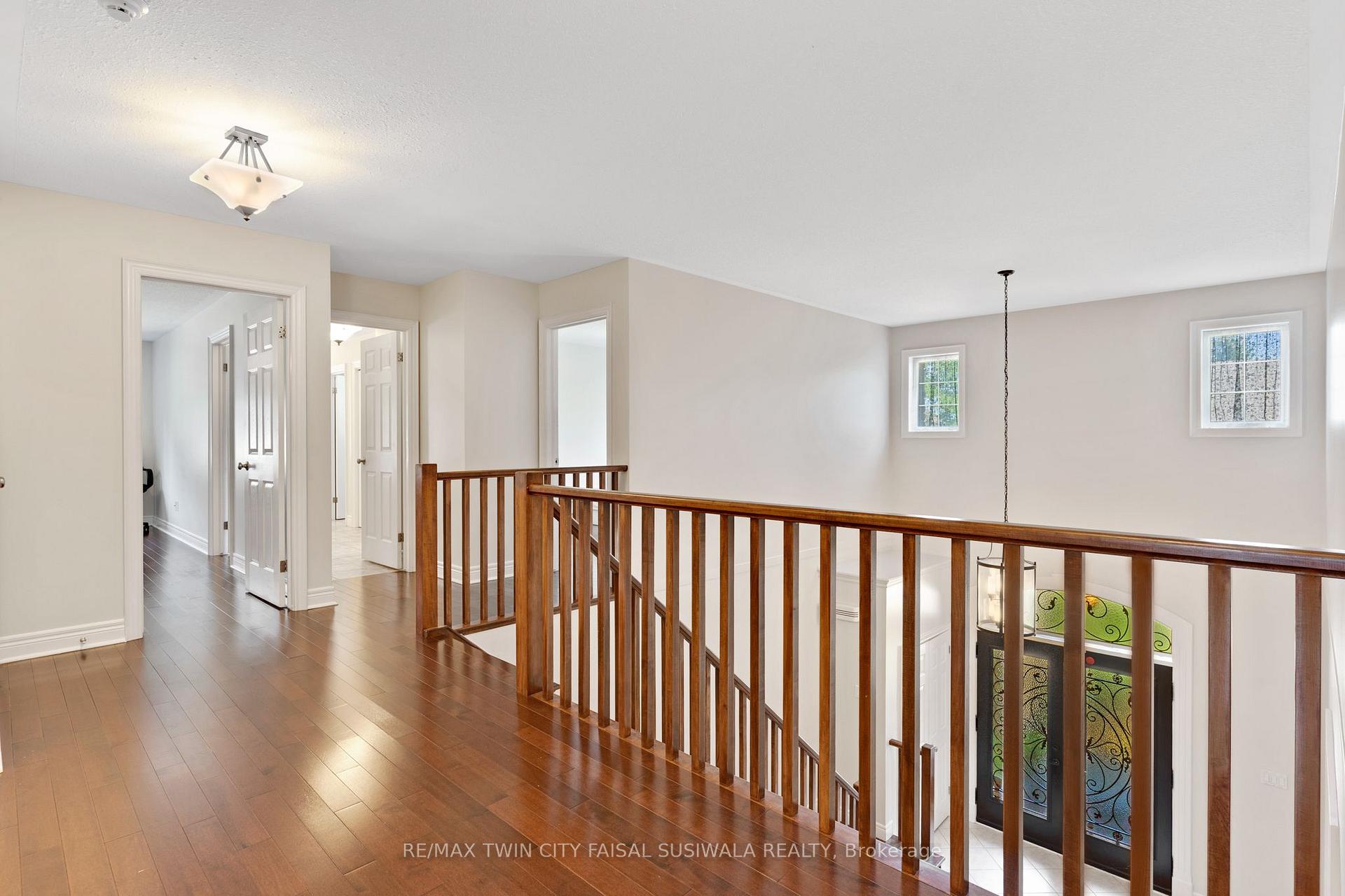 Photo 20 of 32 Pennsylvania Crescent, Kitchener, Pioneer Tower West — HOMEH
