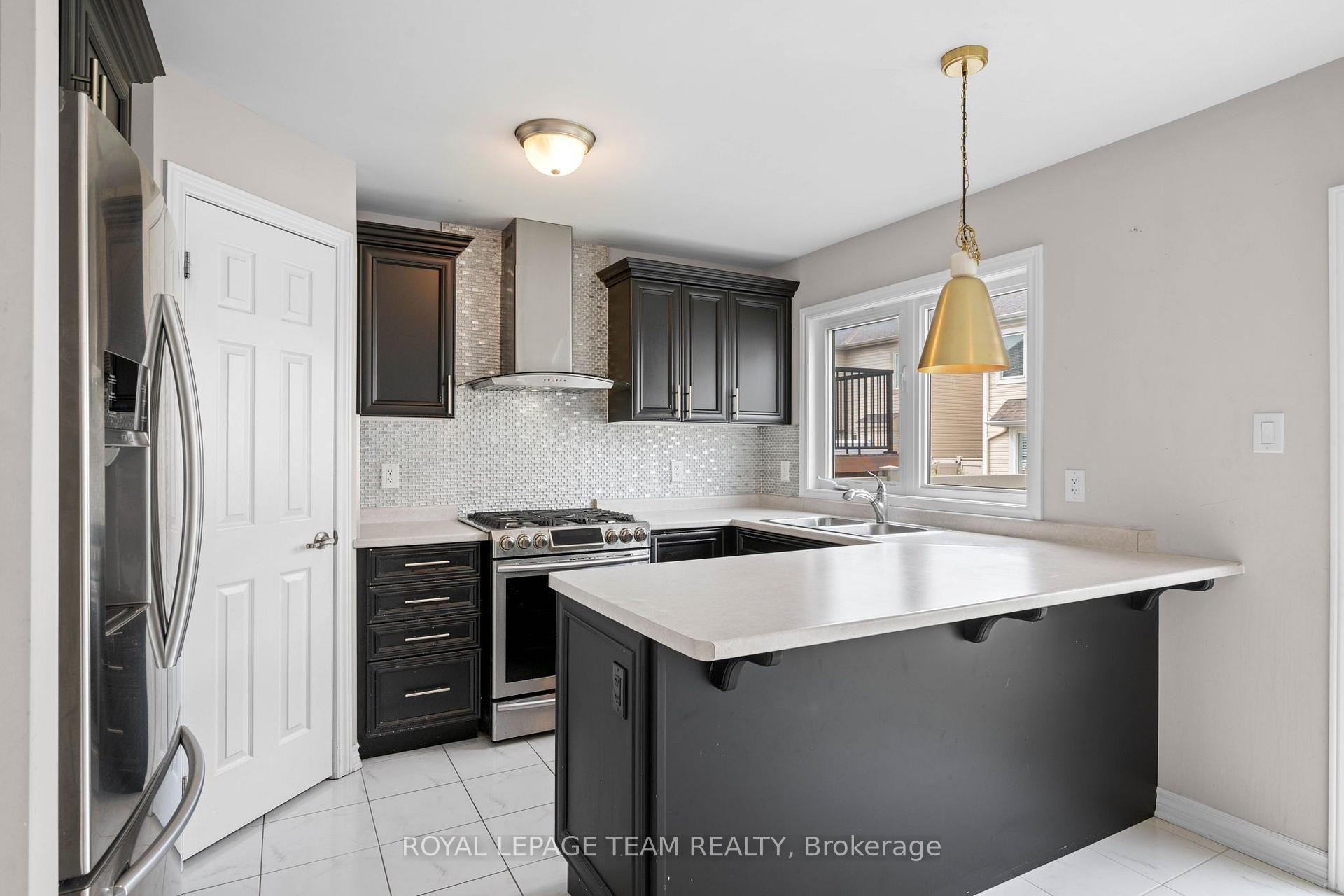 Photo 10 of 127 Solaris Drive, Ottawa, Kanata - Emerald Meadows/Trailwest — HOMEH