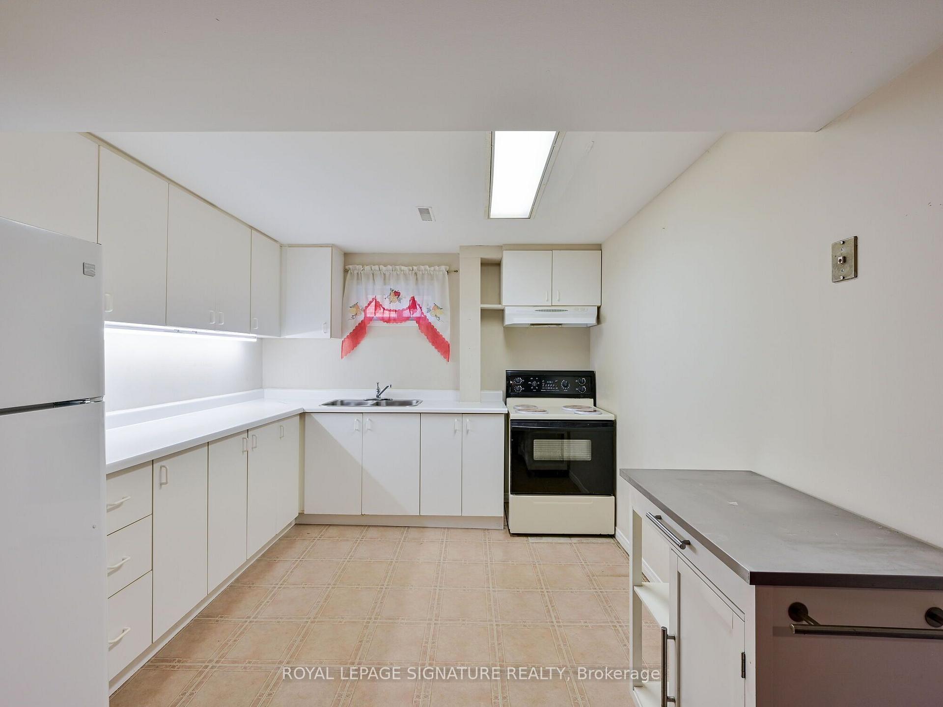 Photo 3 of Unit Lower, 556 Farwell Crescent, Mississauga, Hurontario — HOMEH