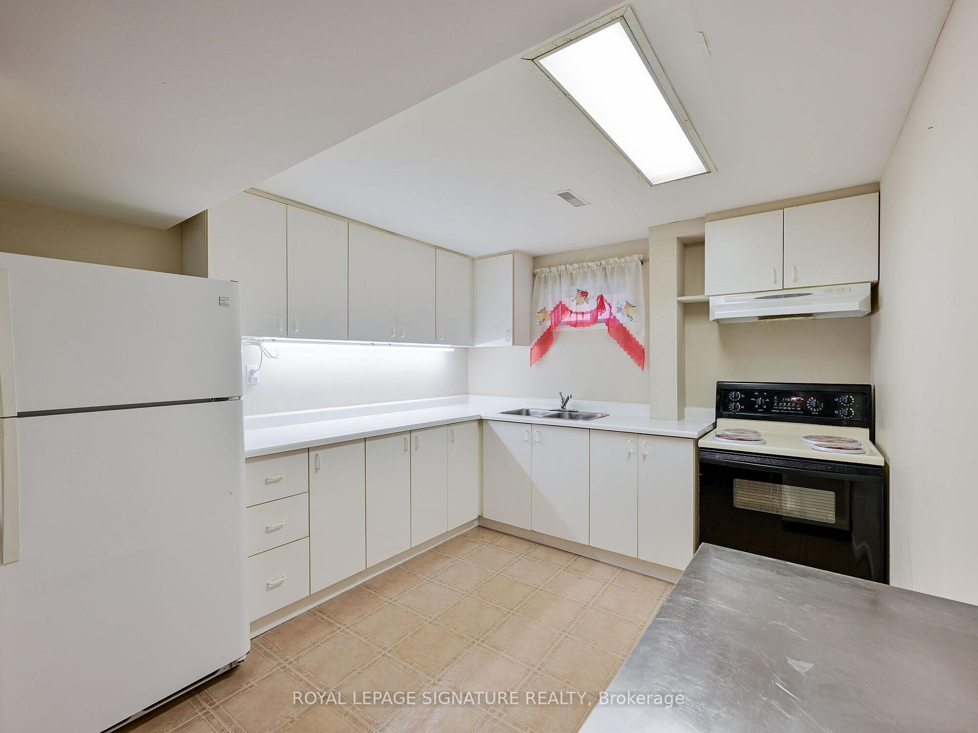 Photo 7 of Unit Lower, 556 Farwell Crescent, Mississauga, Hurontario — HOMEH