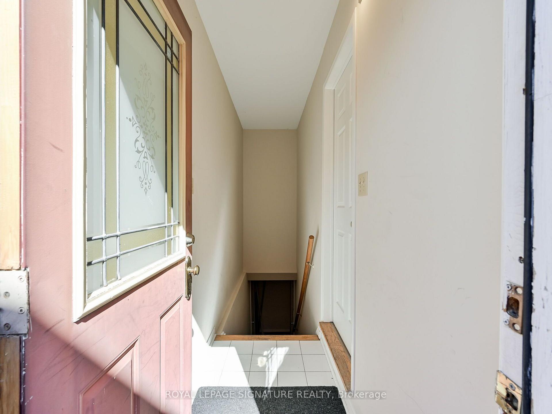 Photo 11 of Unit Lower, 556 Farwell Crescent, Mississauga, Hurontario — HOMEH