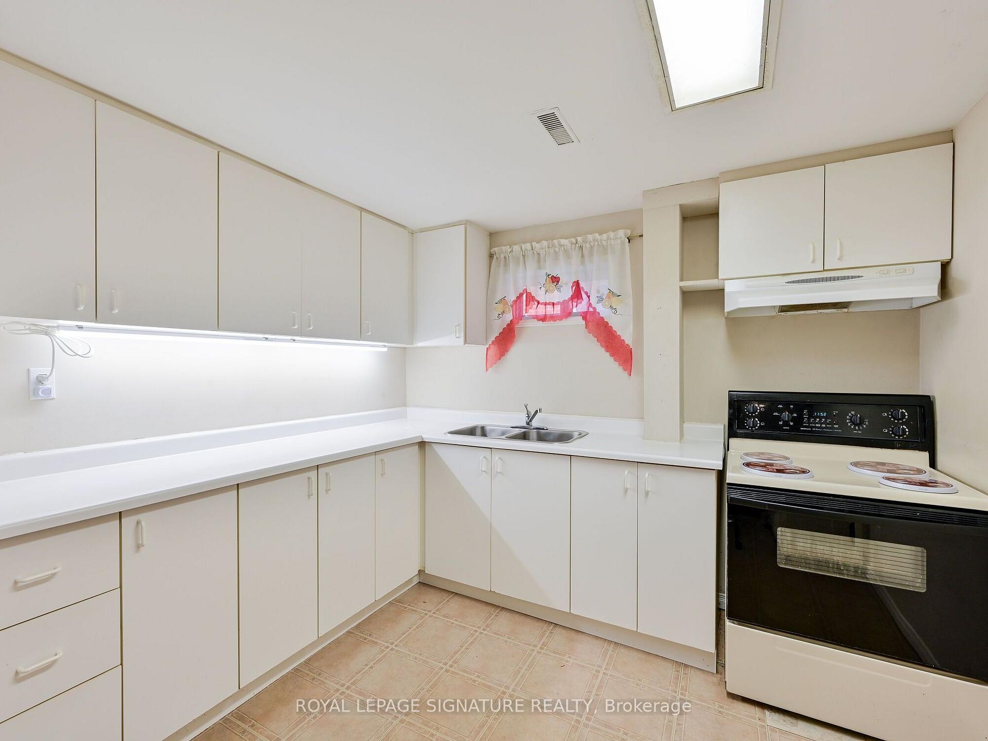 Photo 16 of Unit Lower, 556 Farwell Crescent, Mississauga, Hurontario — HOMEH