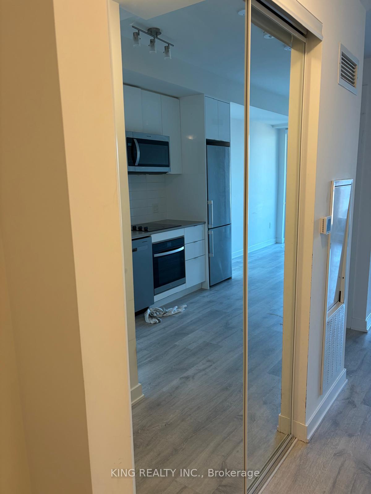 Photo 3 of Unit 806 E, 70 Princess Street E, Toronto, Waterfront Communities — HOMEH