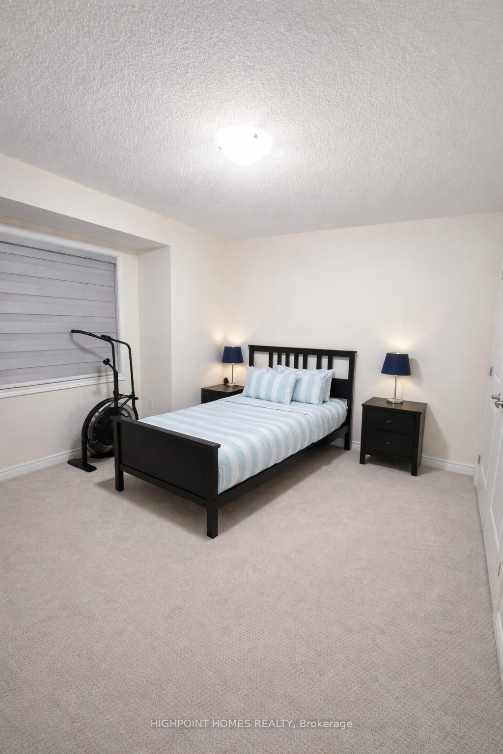 Photo 11 of 6 Beasley Grove, Hamilton, Ancaster — HOMEH