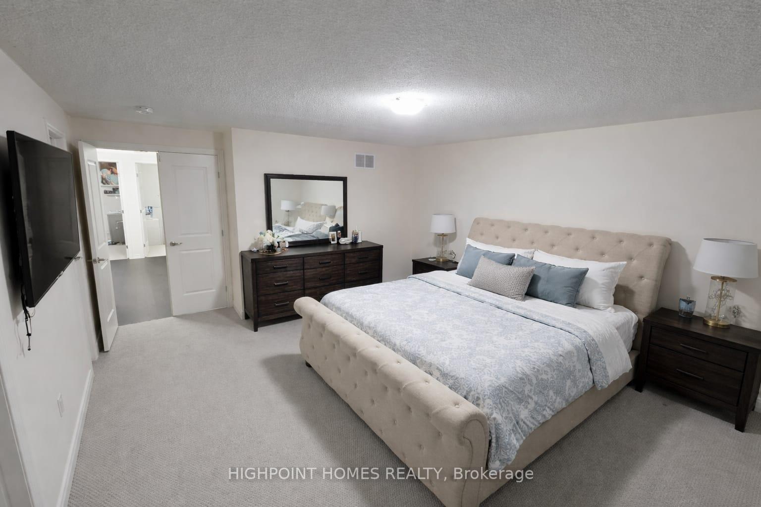 Photo 12 of 6 Beasley Grove, Hamilton, Ancaster — HOMEH