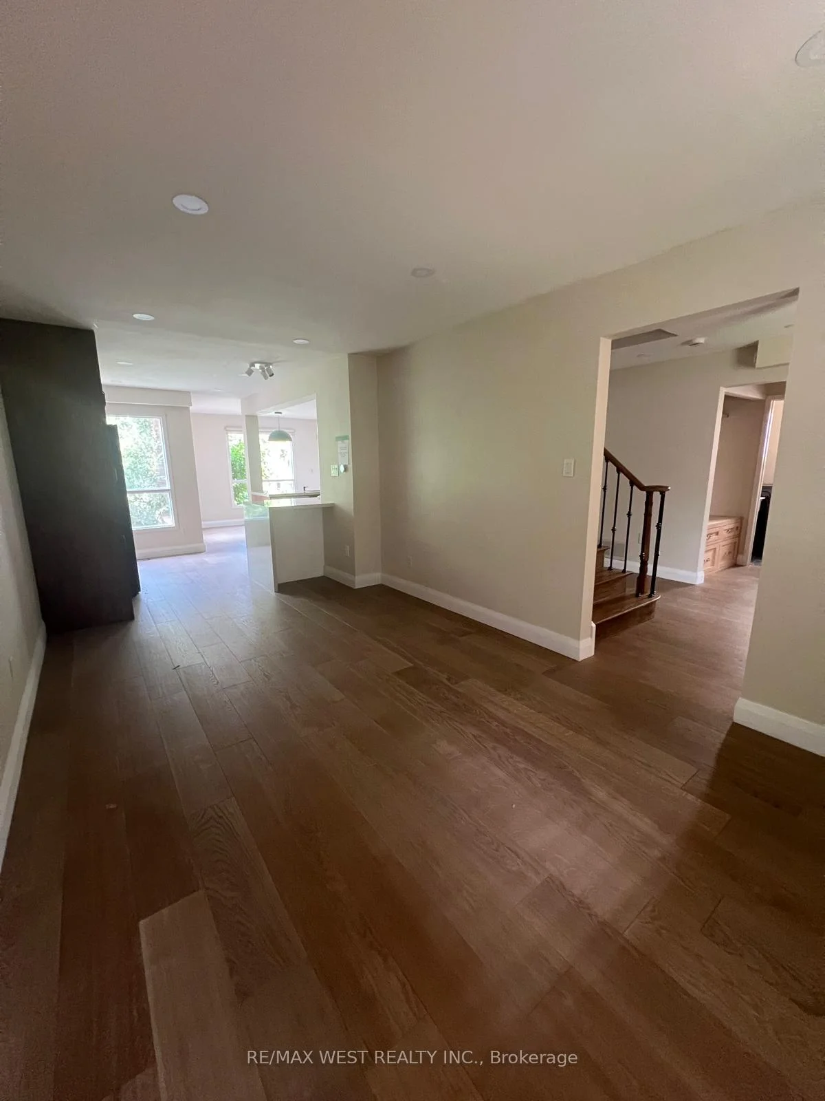 Photo 4 of 51 Moorcrest Drive, Aurora, Aurora Village — HOMEH