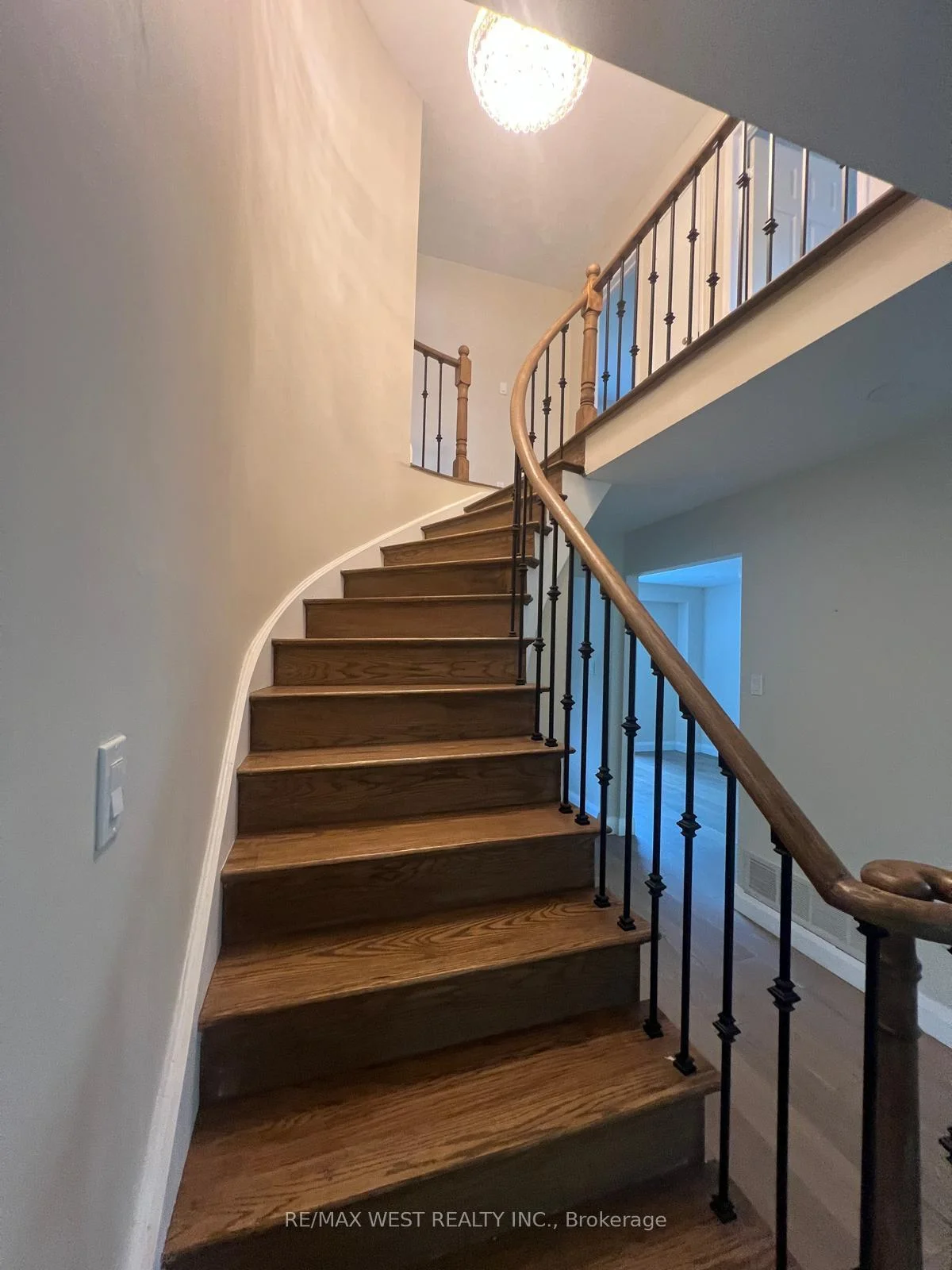 Photo 15 of 51 Moorcrest Drive, Aurora, Aurora Village — HOMEH