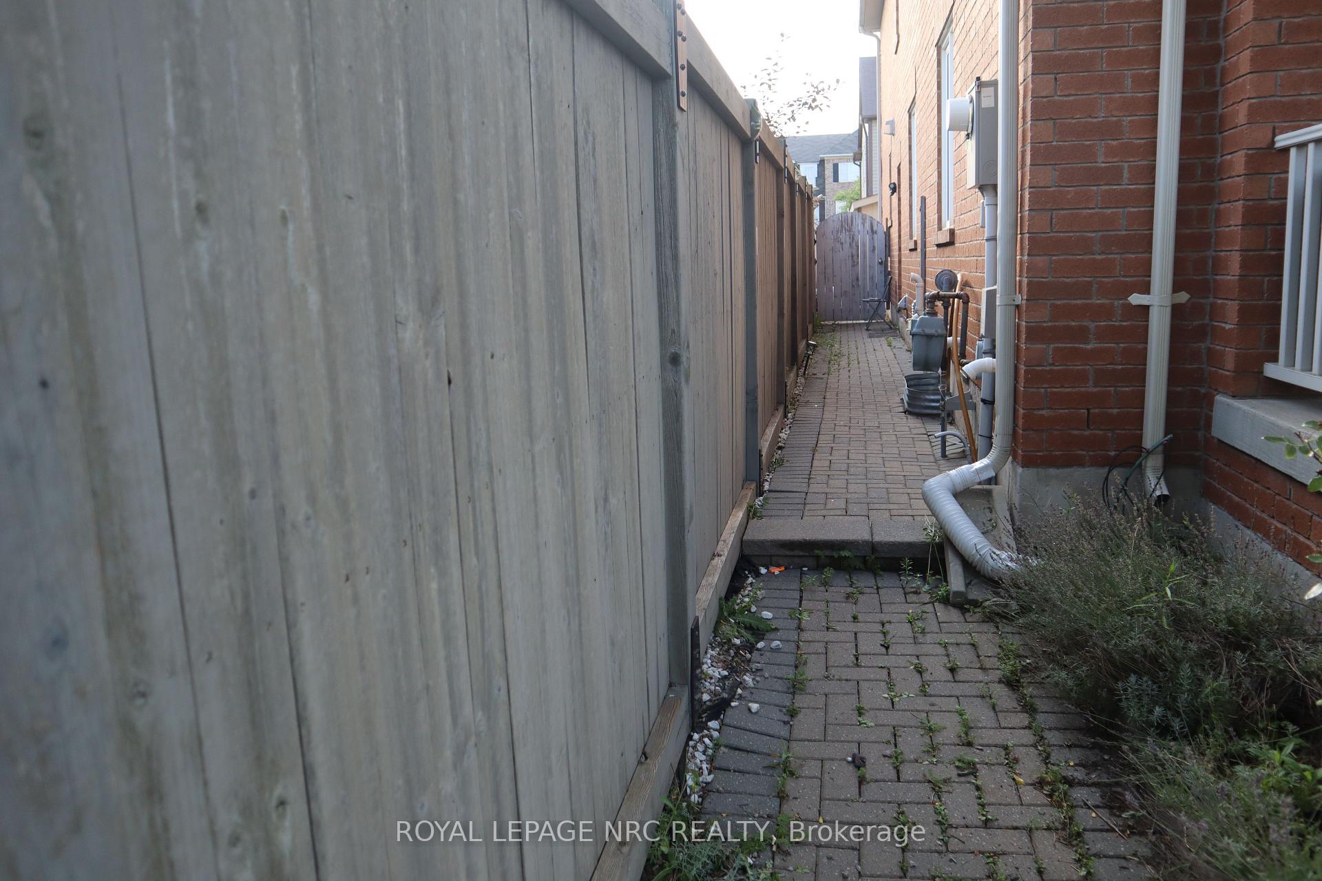 Photo 5 of 28 Dulverton Drive, Brampton, Northwest Brampton — HOMEH