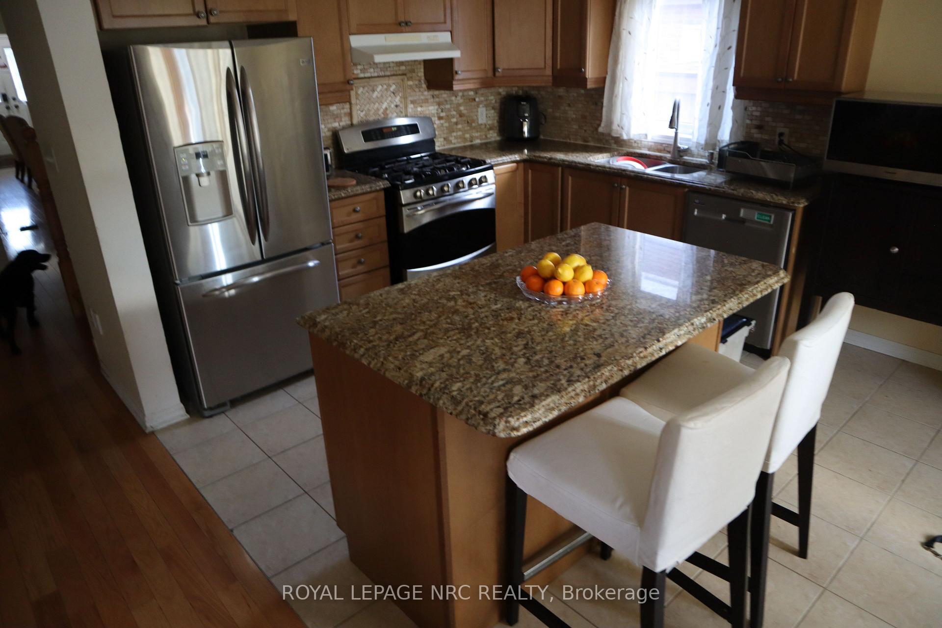 Photo 11 of 28 Dulverton Drive, Brampton, Northwest Brampton — HOMEH