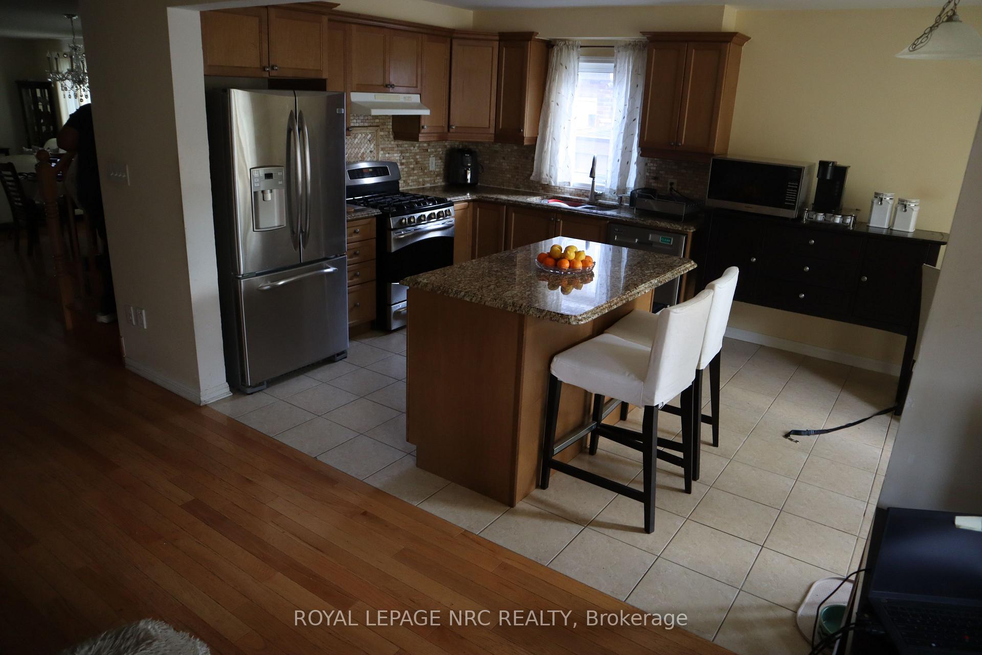 Photo 3 of 28 Dulverton Drive, Brampton, Northwest Brampton — HOMEH
