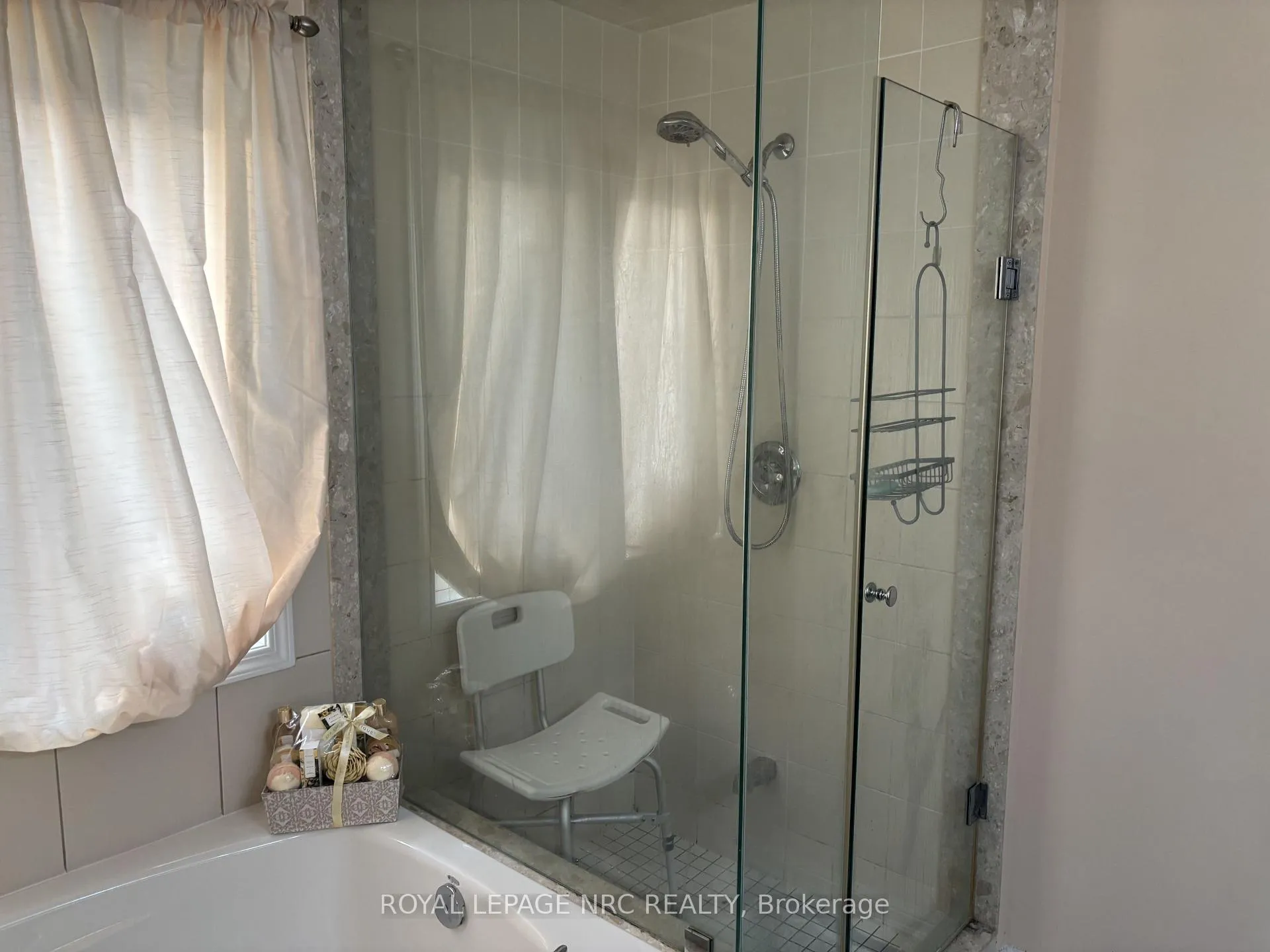 Photo 17 of 28 Dulverton Drive, Brampton, Northwest Brampton — HOMEH