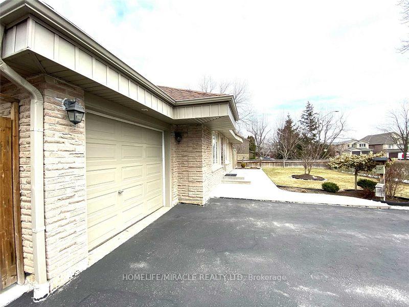 Photo 3 of 46 Alpha Mills Road, Mississauga, Streetsville — HOMEH