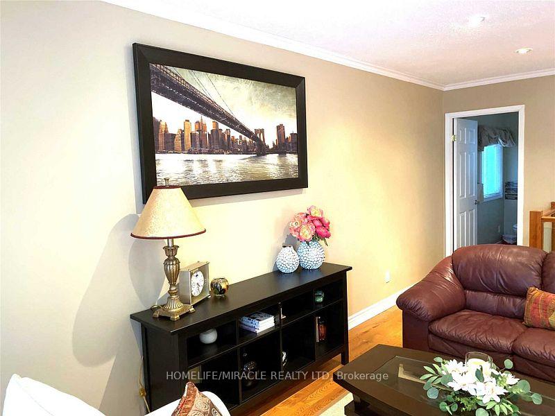 Photo 15 of 46 Alpha Mills Road, Mississauga, Streetsville — HOMEH
