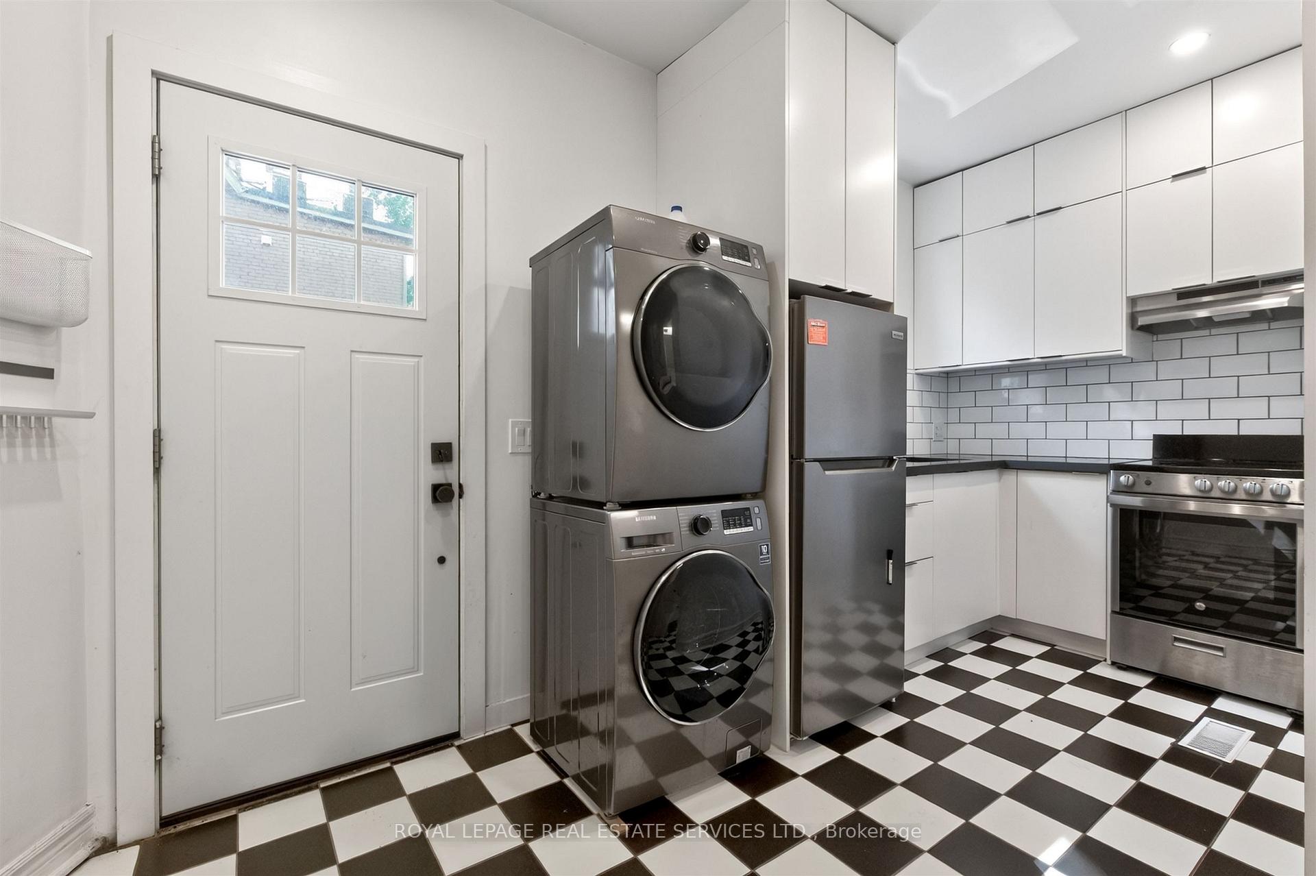 Front of Unit 2, 673 Woodbine Avenue