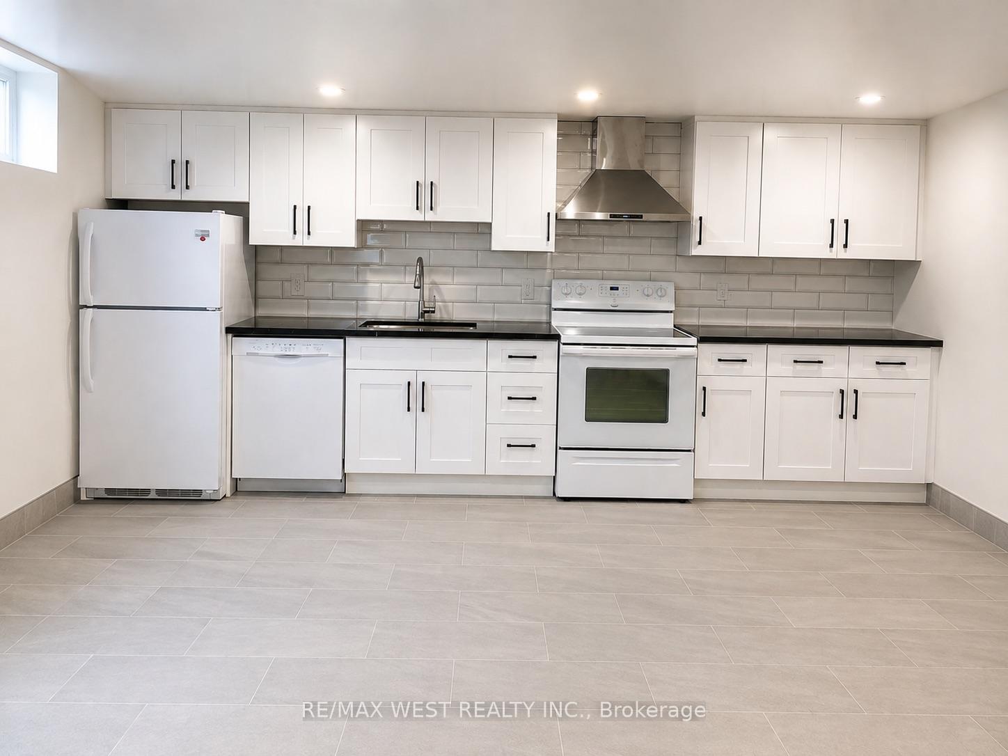 Photo 3 of 908 Lynx Avenue, Pickering, West Shore — HOMEH