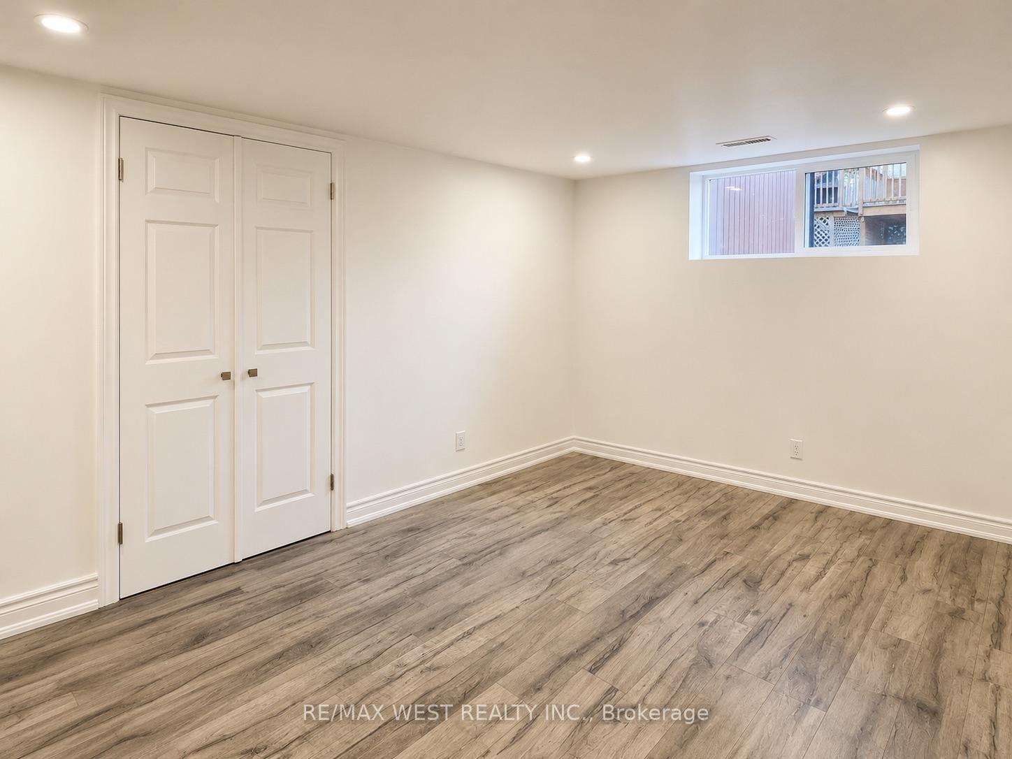 Photo 5 of 908 Lynx Avenue, Pickering, West Shore — HOMEH