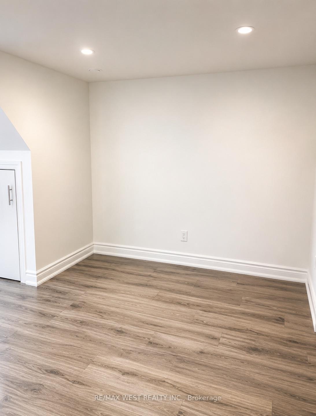 Photo 9 of 908 Lynx Avenue, Pickering, West Shore — HOMEH