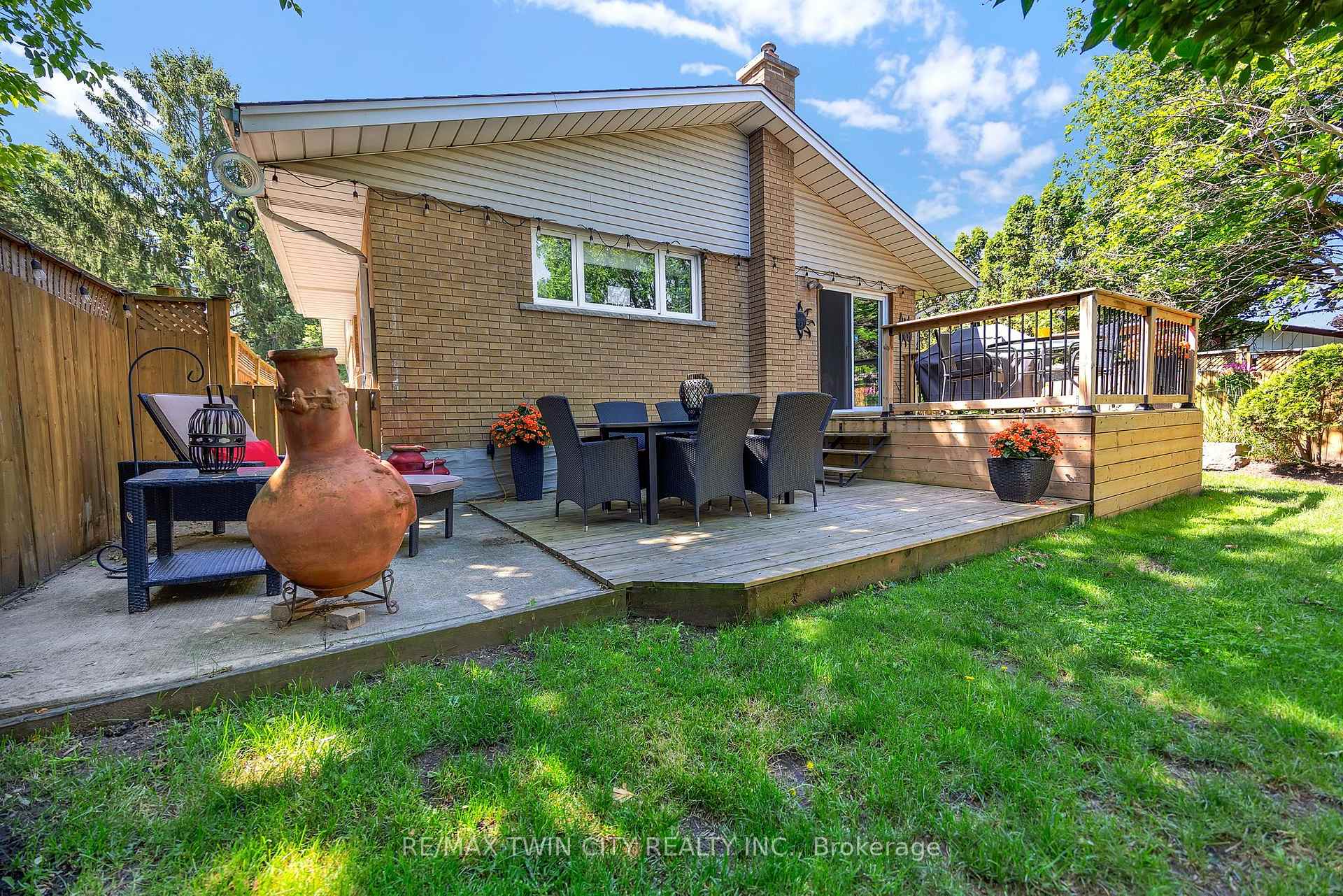 Photo 3 of 240 Willowdale Avenue, Waterloo, Lincoln Village — HOMEH