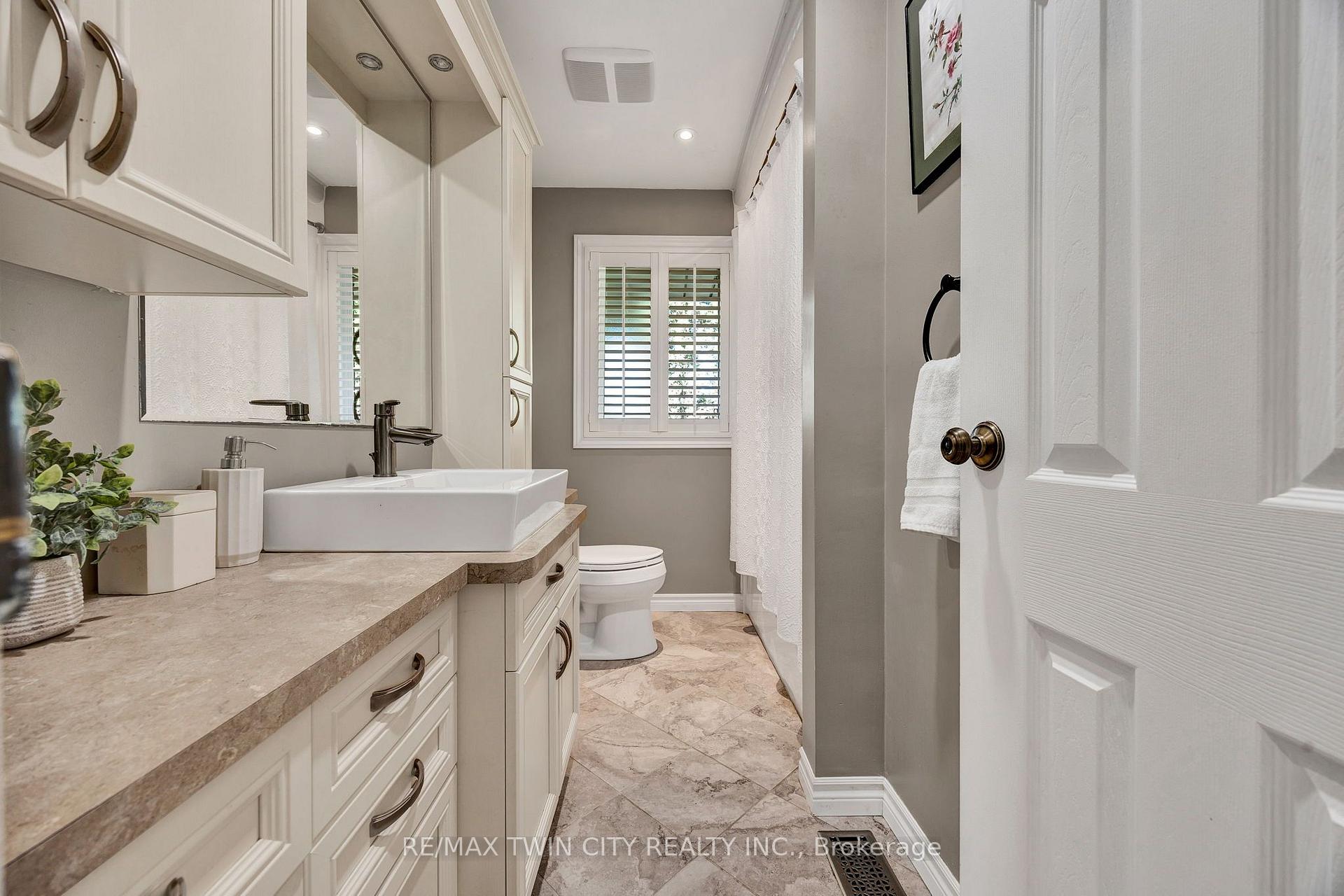 Photo 14 of 240 Willowdale Avenue, Waterloo, Lincoln Village — HOMEH
