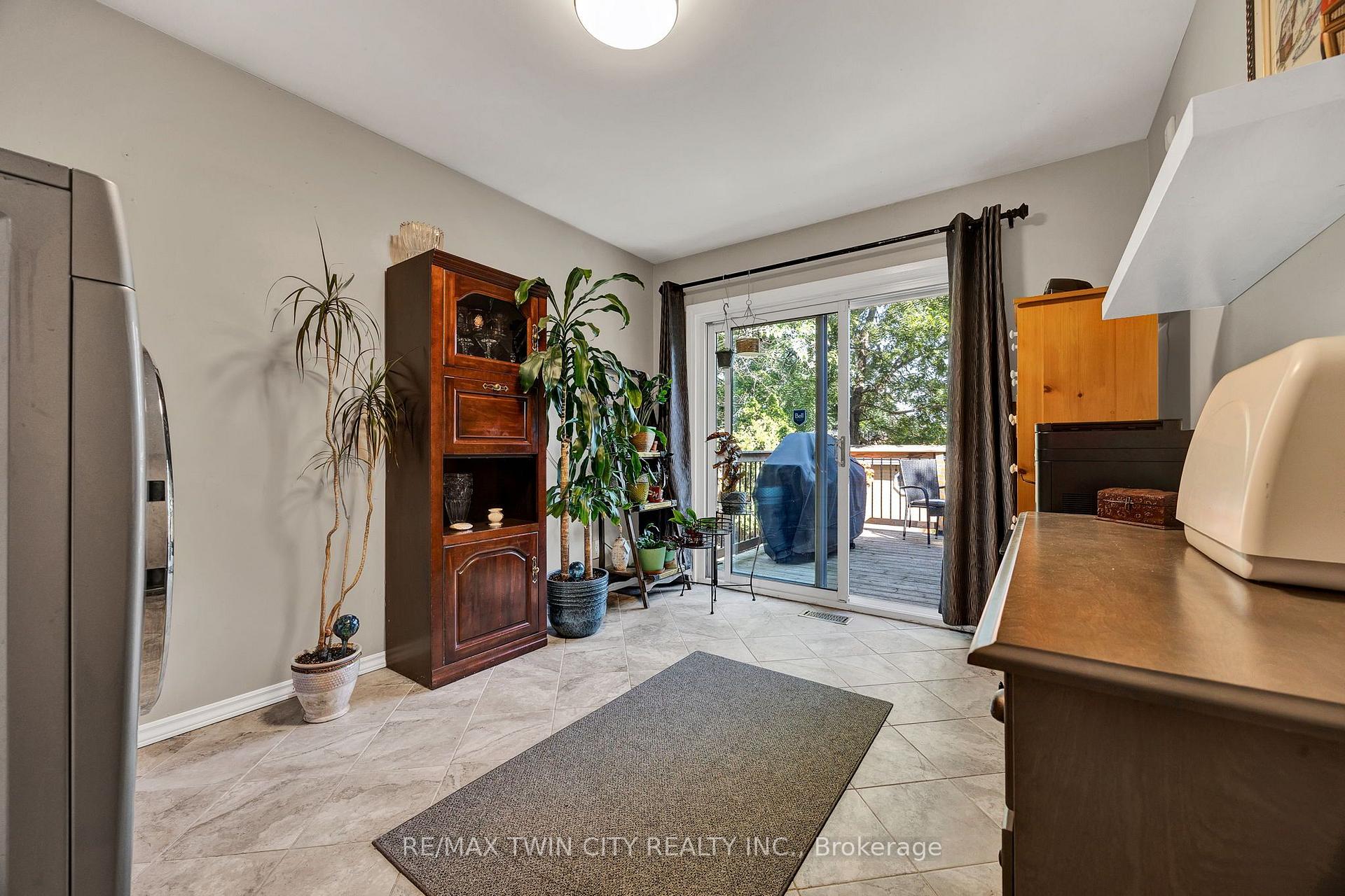 Photo 16 of 240 Willowdale Avenue, Waterloo, Lincoln Village — HOMEH