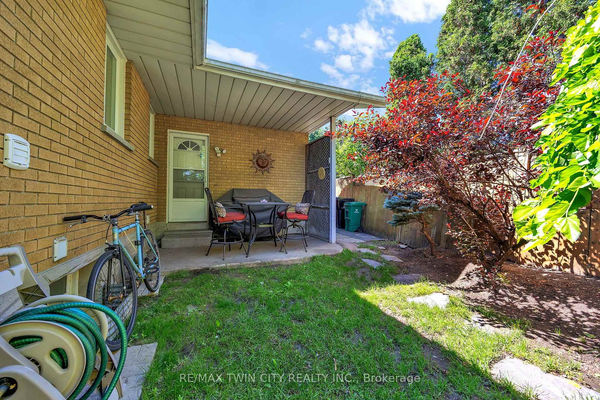 Photo 23 of 240 Willowdale Avenue, Waterloo, Lincoln Village — HOMEH
